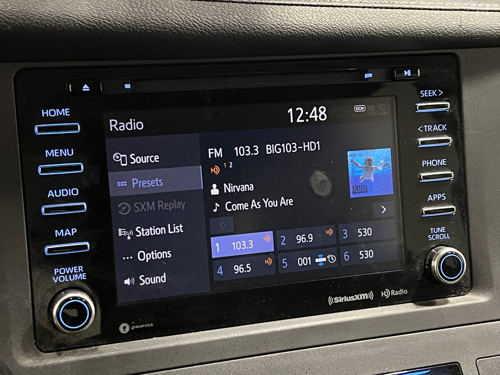 Thumbnail: 2019 Toyota Sienna - 3