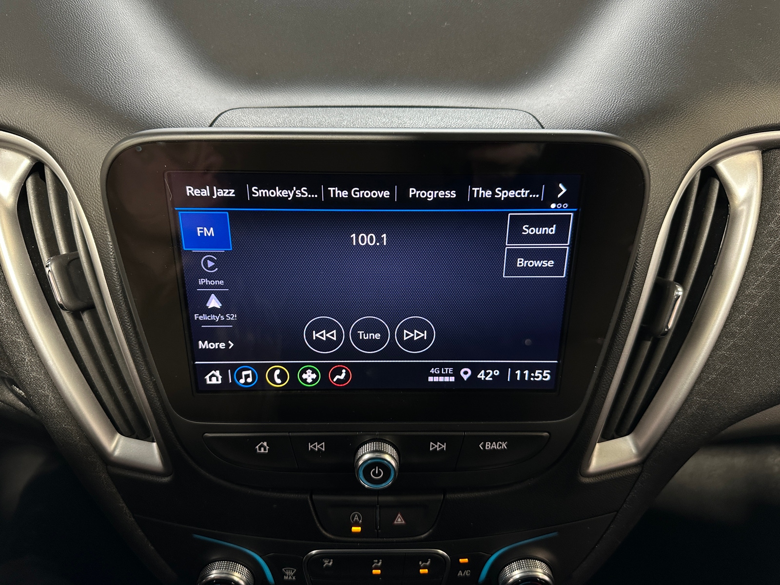 Thumbnail: 2024 Chevrolet Malibu - 4