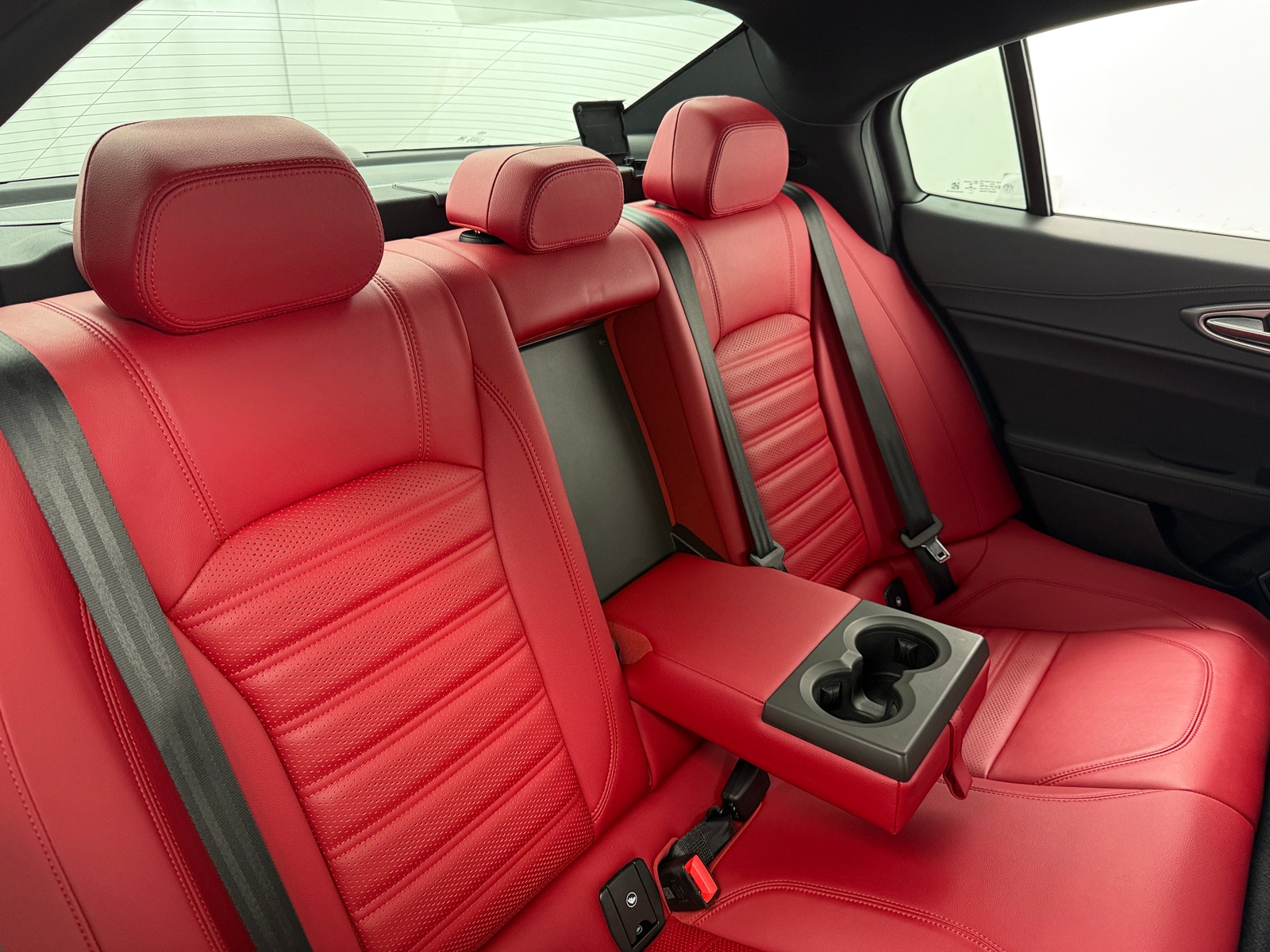 Thumbnail: 2022 Alfa Romeo Giulia - 5