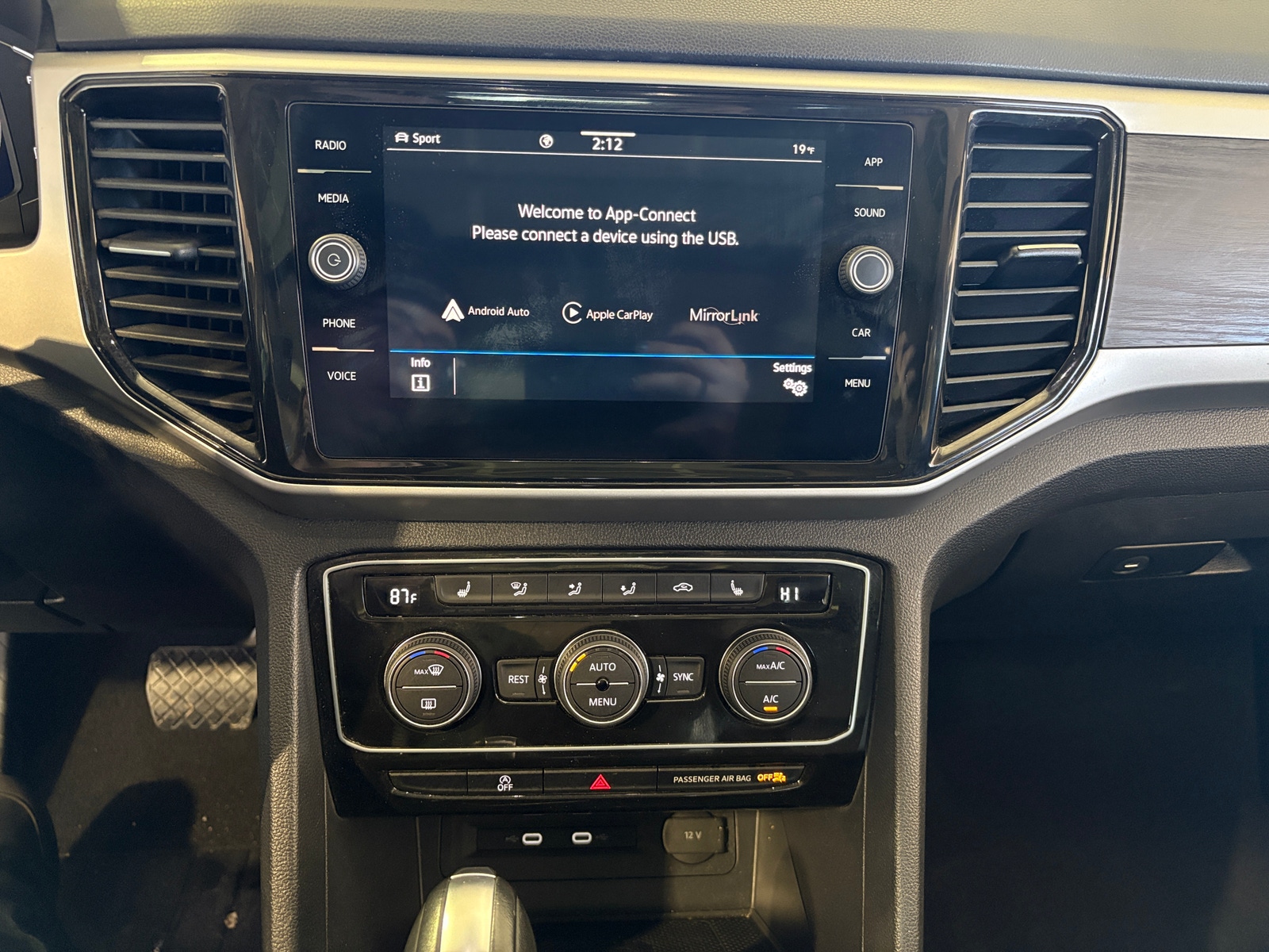 Thumbnail: 2022 Volkswagen Atlas - 3