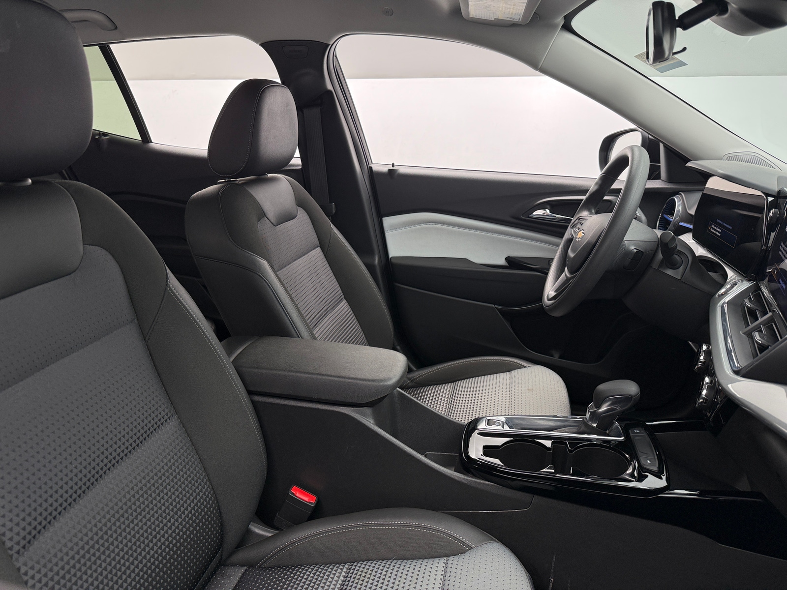 Thumbnail: 2025 Chevrolet Trax - 2