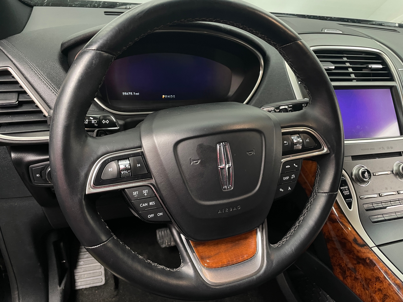 Thumbnail: 2019 Lincoln Nautilus - 4