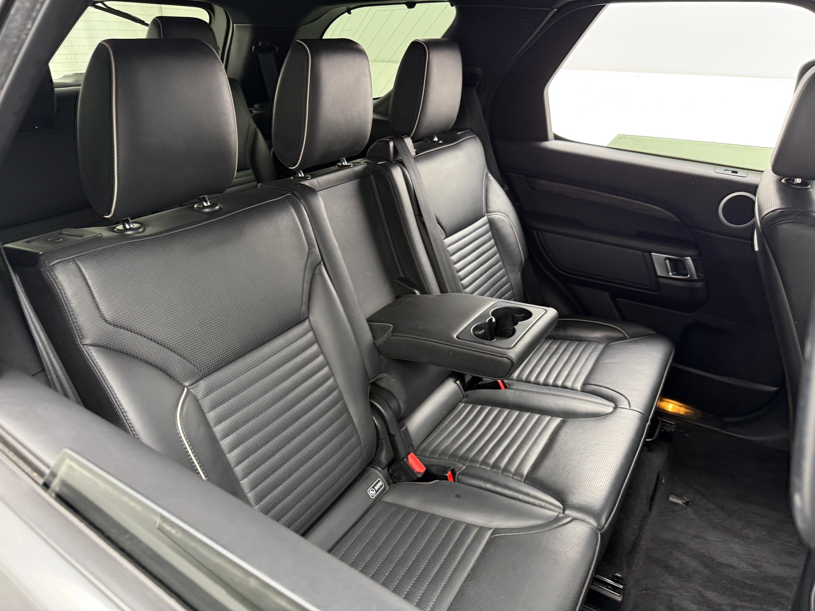 Thumbnail: 2018 Land Rover Discovery - 5