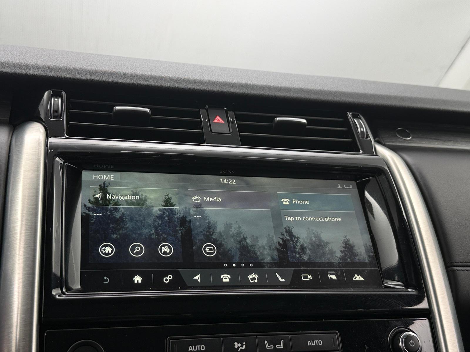 Thumbnail: 2018 Land Rover Discovery - 3