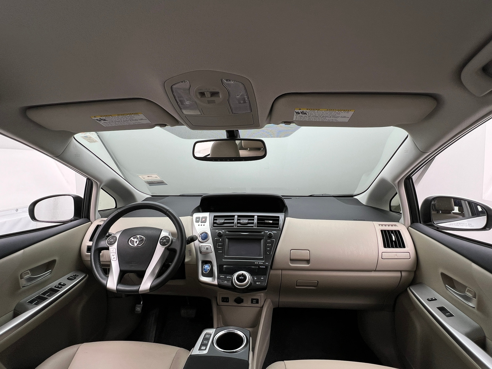 Thumbnail: 2014 Toyota Prius v - 3