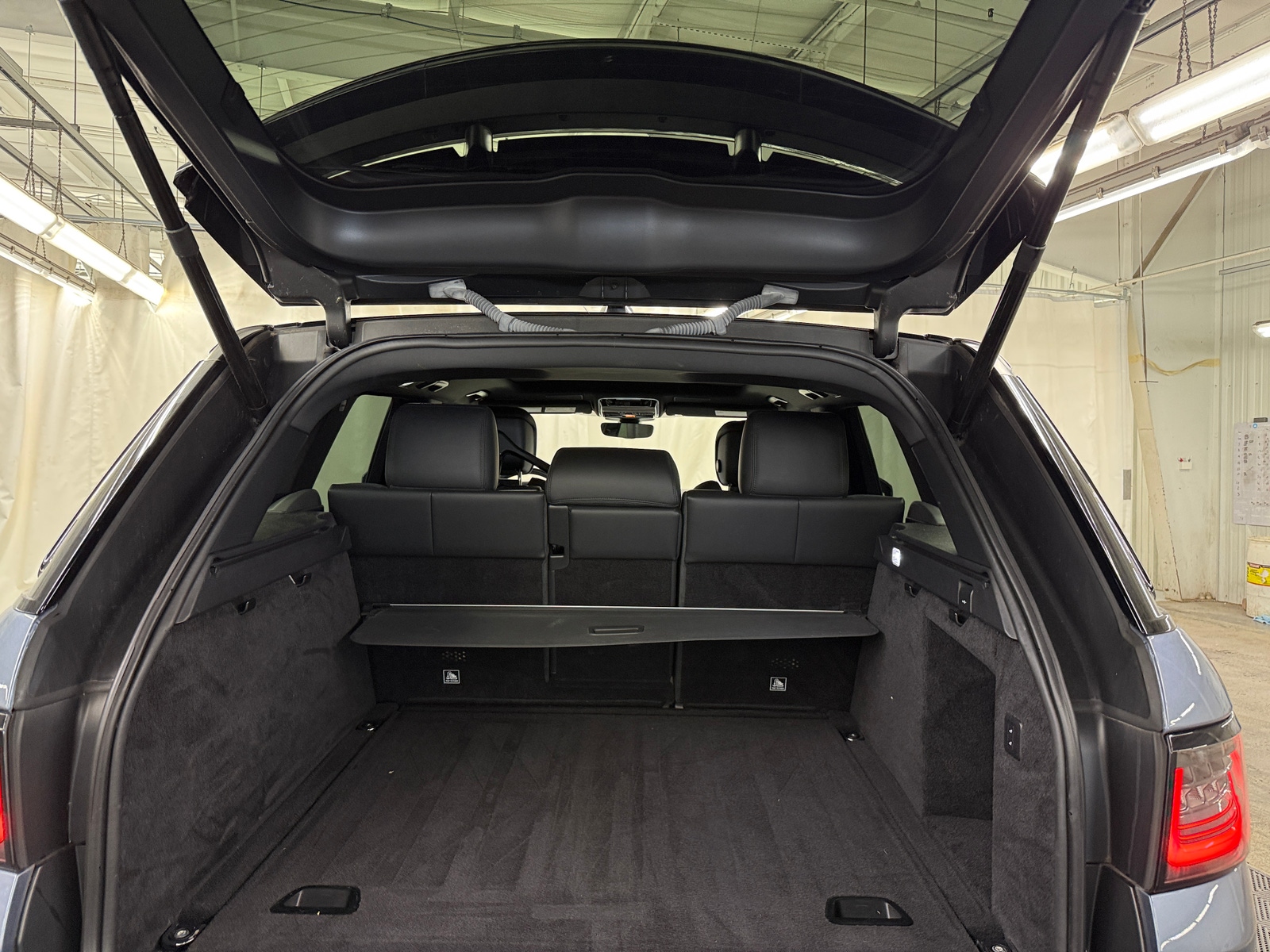 Thumbnail: 2020 Land Rover Range Rover Sport - 6