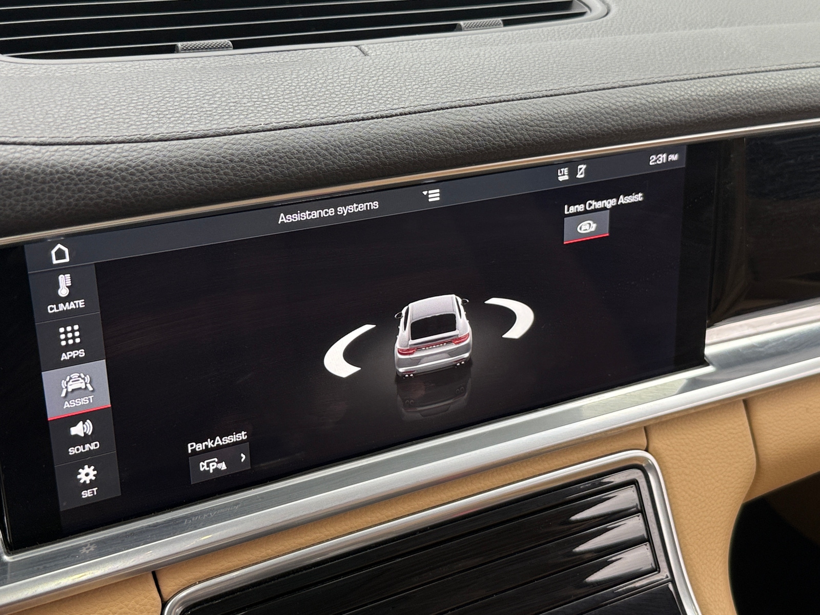 Thumbnail: 2018 Porsche Panamera - 3