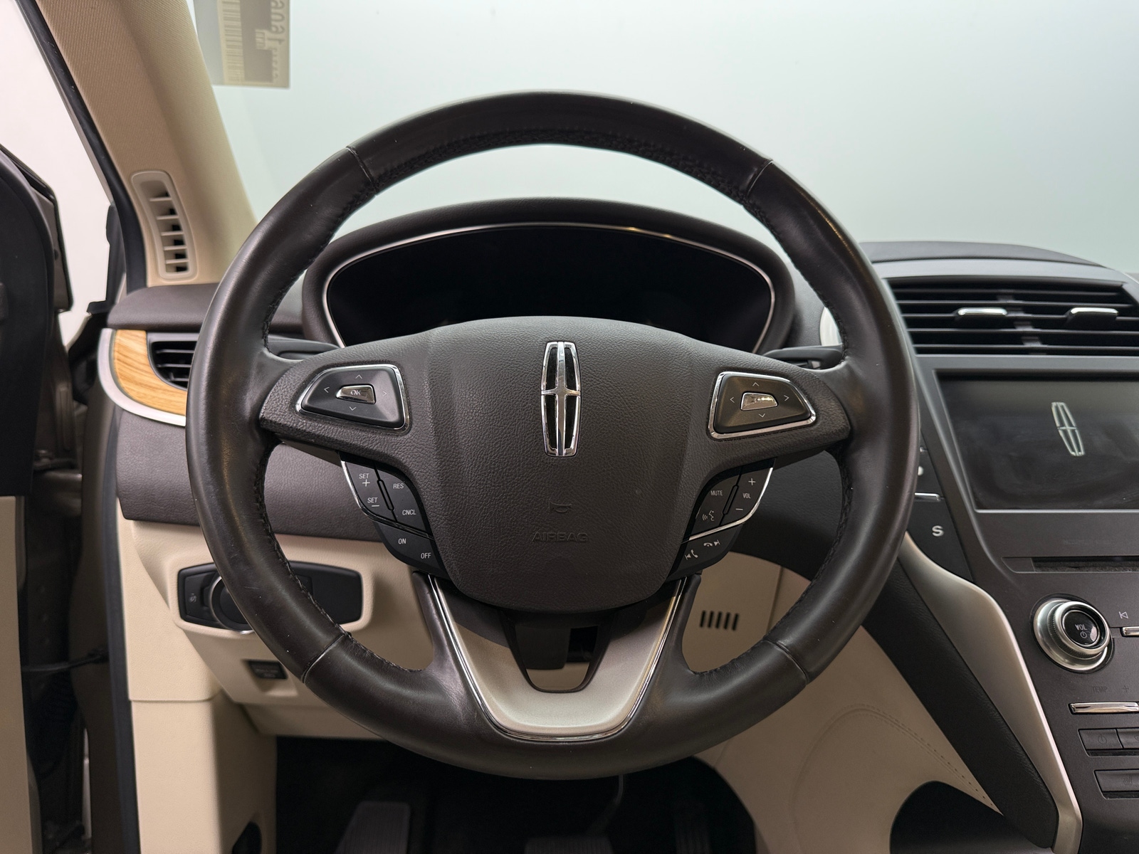 Thumbnail: 2015 Lincoln MKC - 4