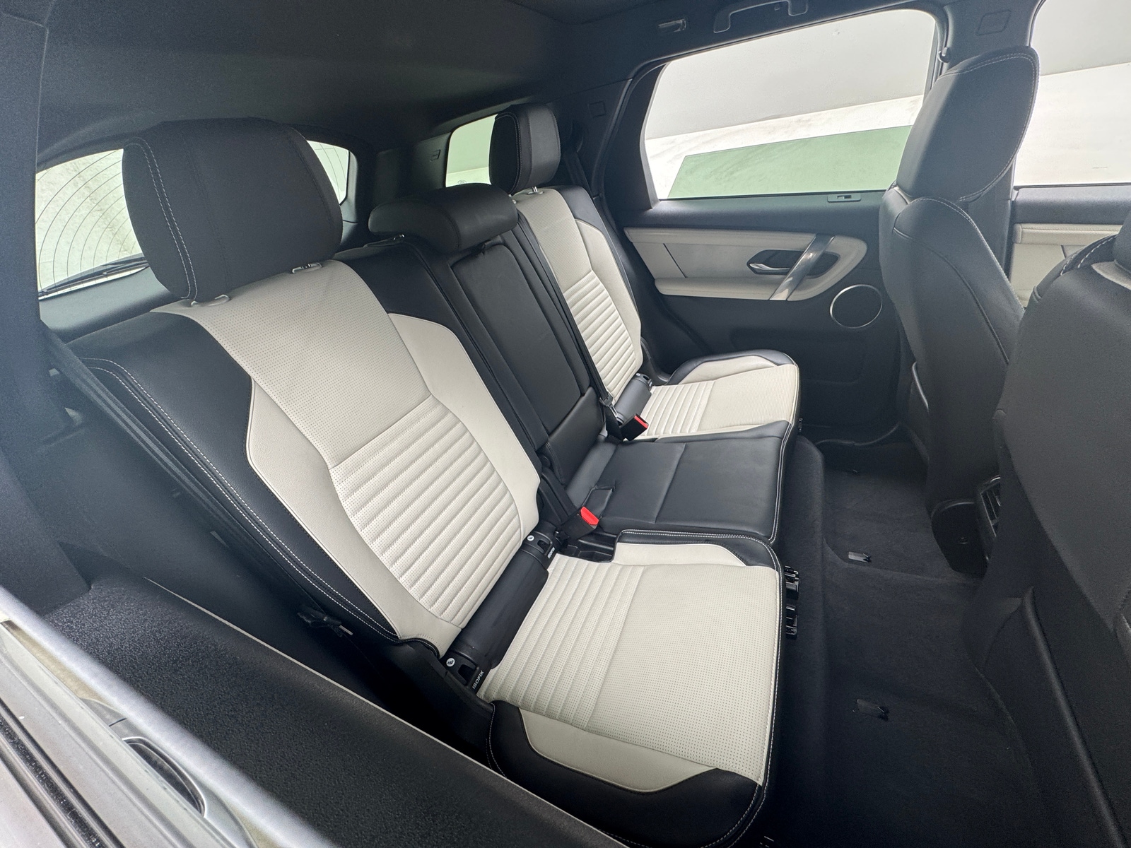 Thumbnail: 2021 Land Rover Discovery Sport - 5