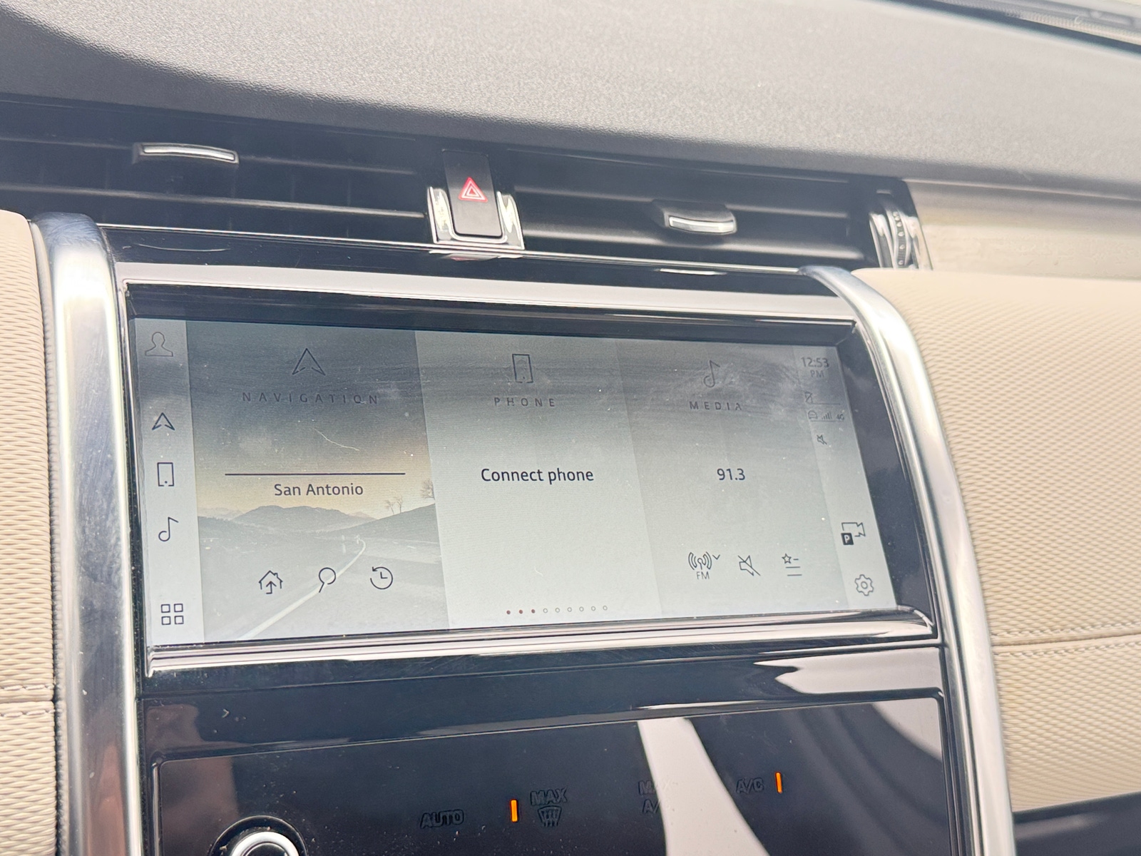 Thumbnail: 2021 Land Rover Discovery Sport - 3