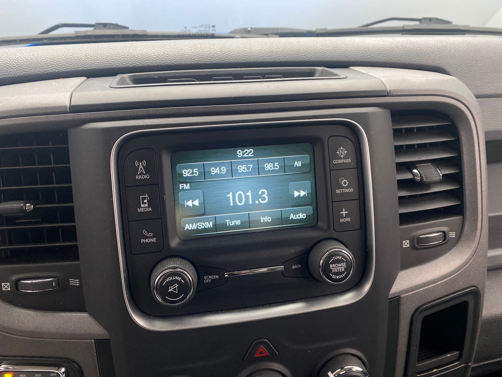 Thumbnail: 2020 RAM 1500 Classic - 4