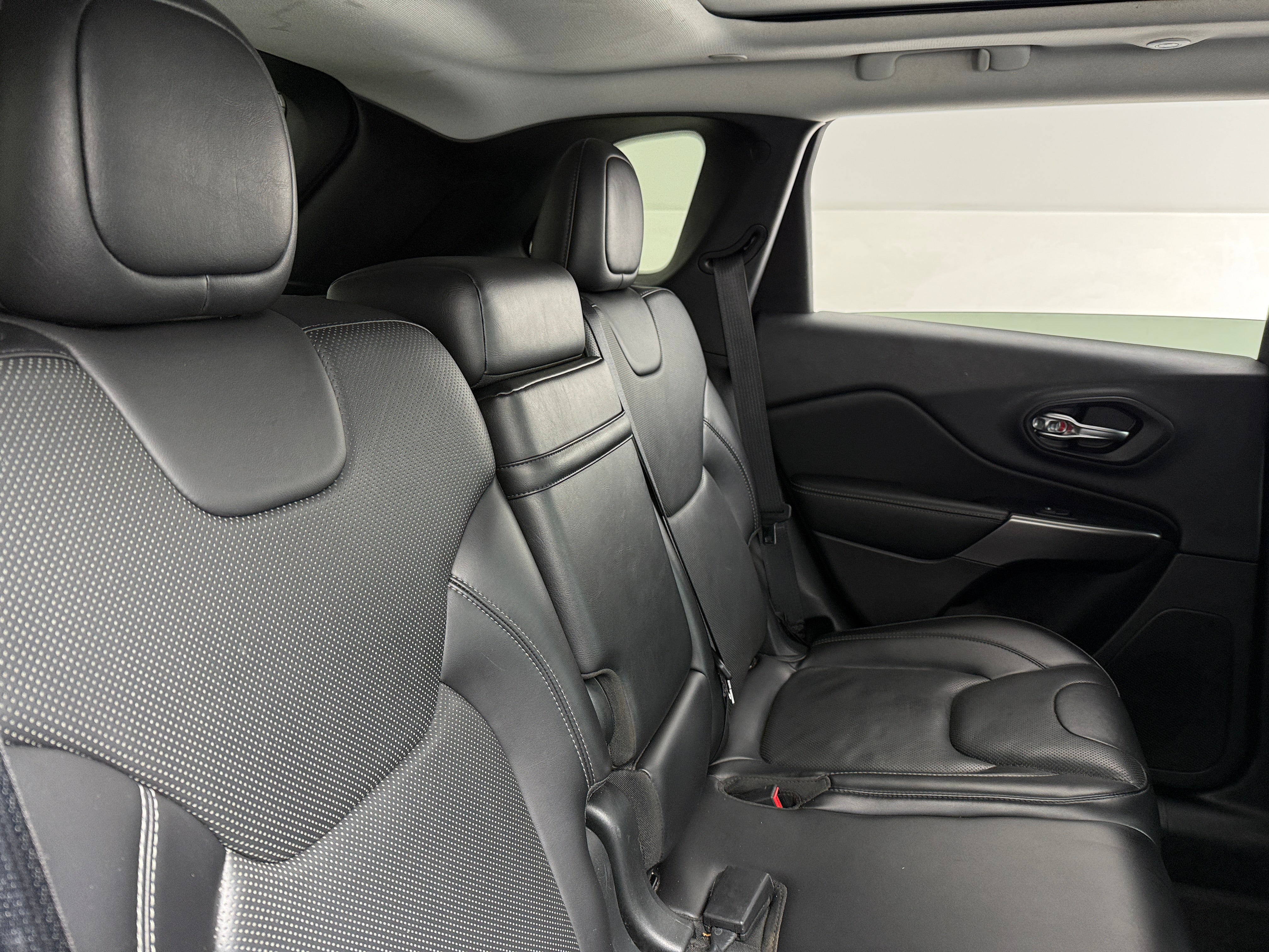 Thumbnail: 2019 Jeep Cherokee - 5