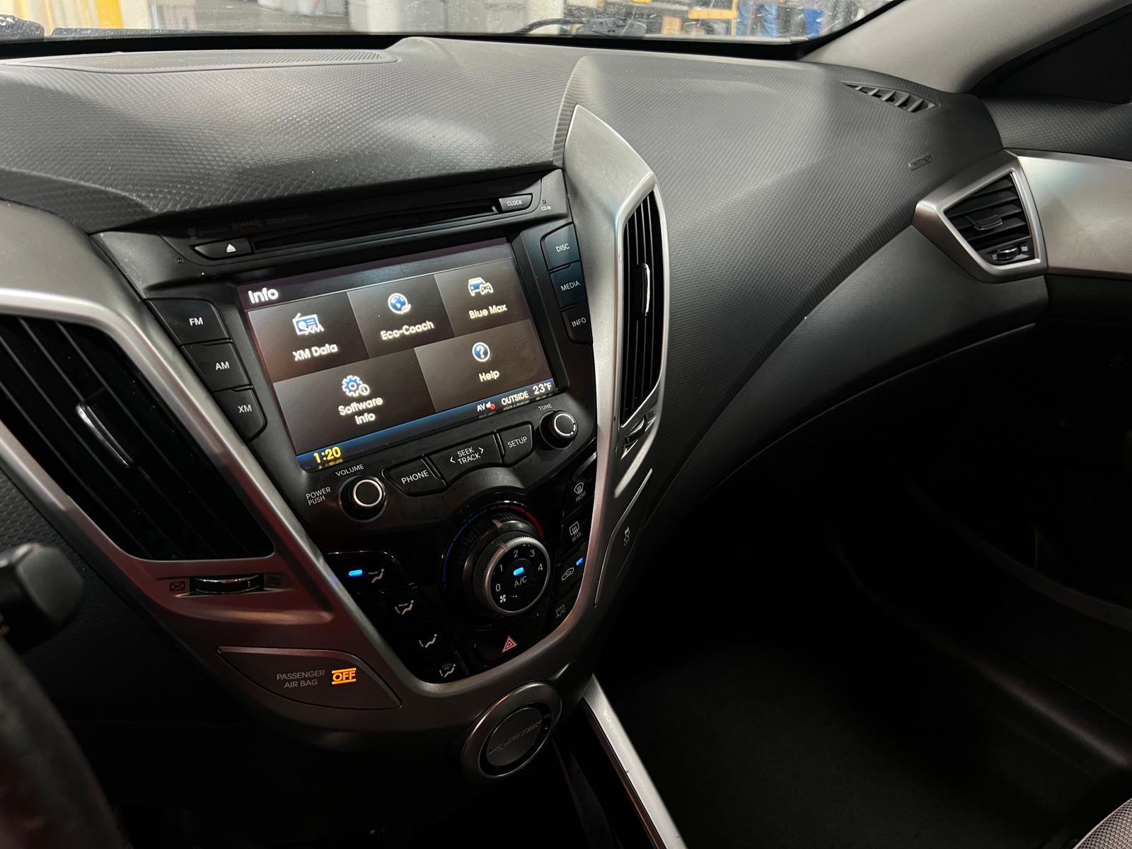 Thumbnail: 2013 Hyundai Veloster - 3