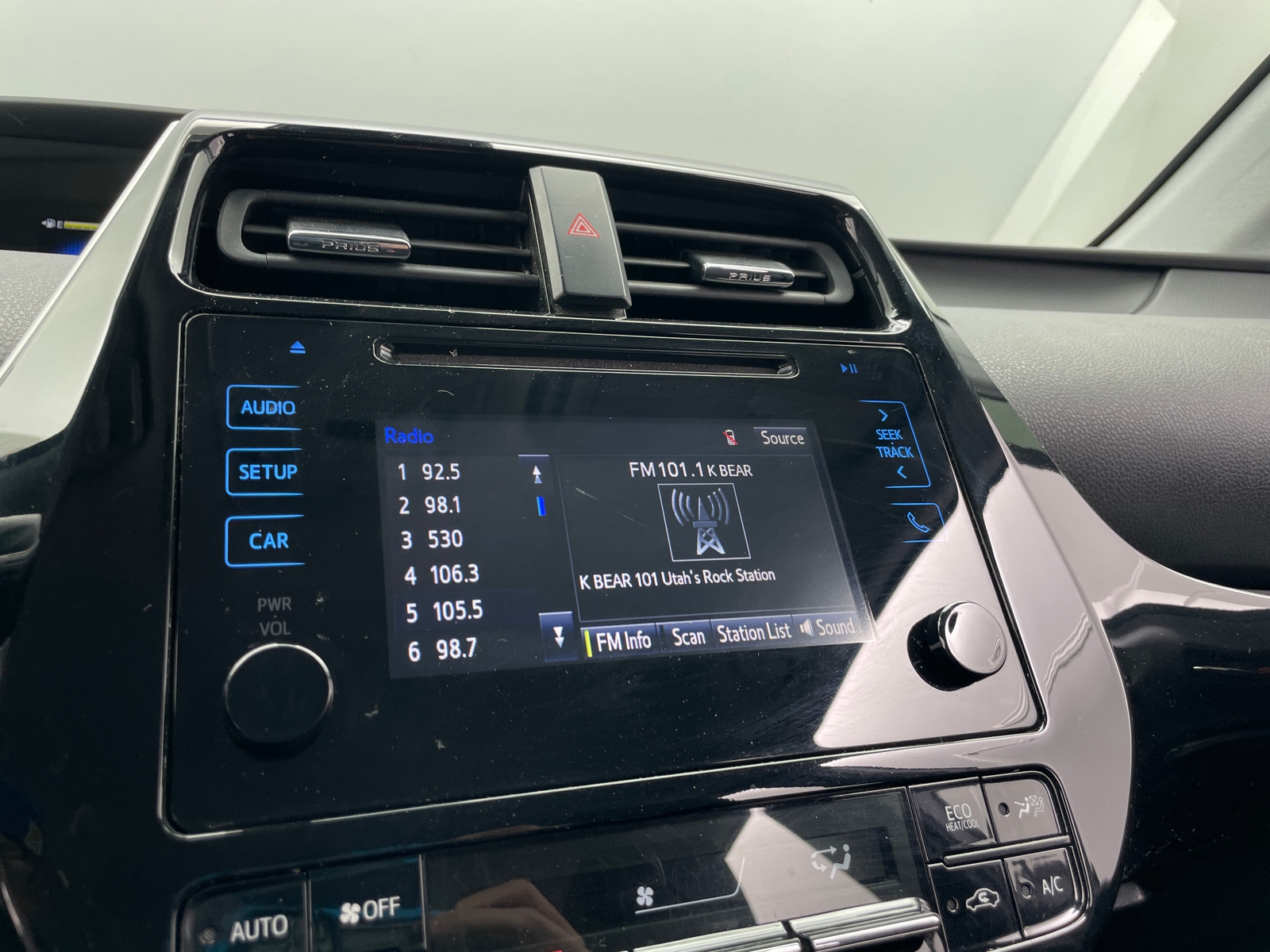 Thumbnail: 2019 Toyota Prius - 4