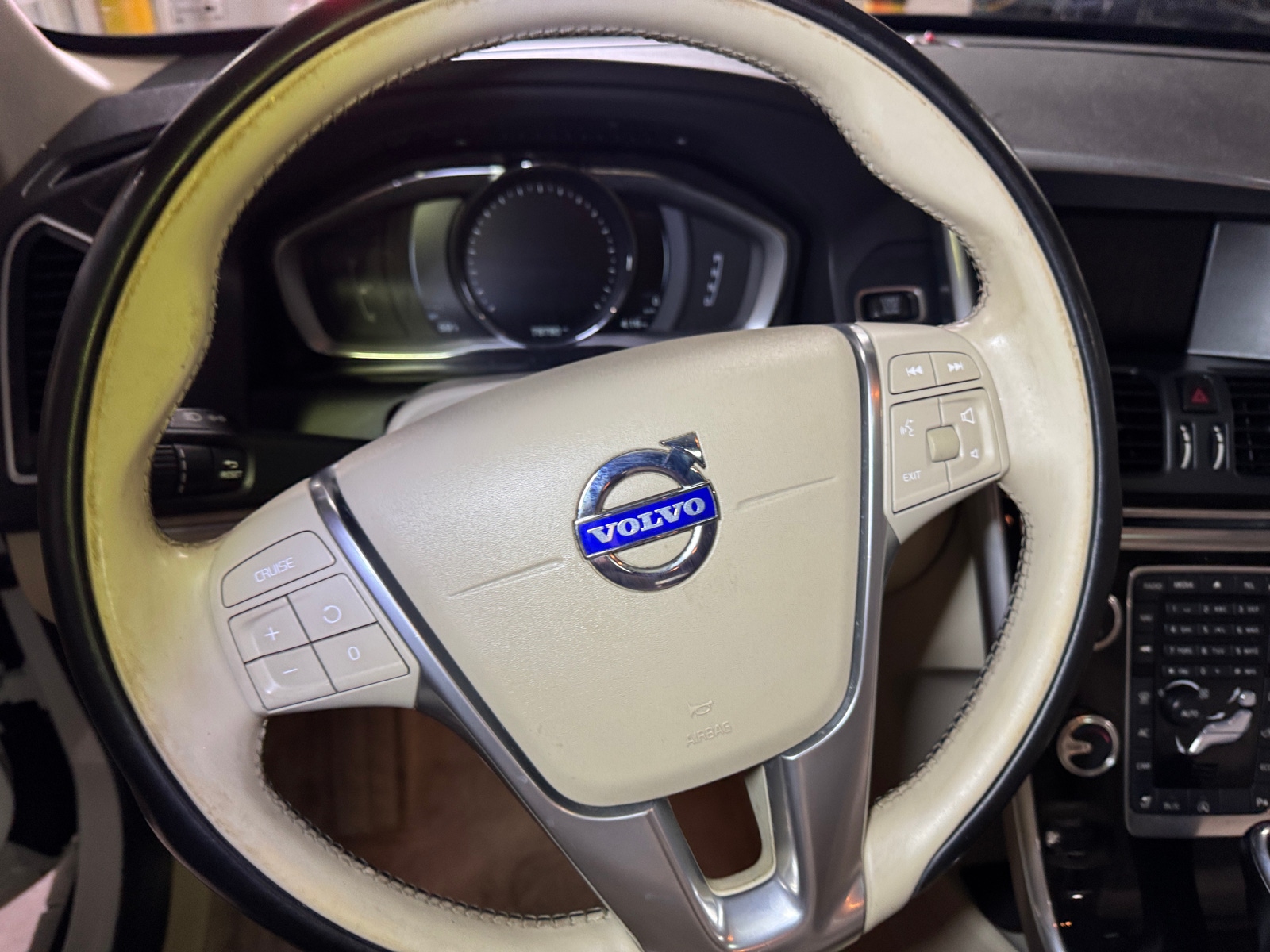 Thumbnail: 2015 Volvo XC60 - 4