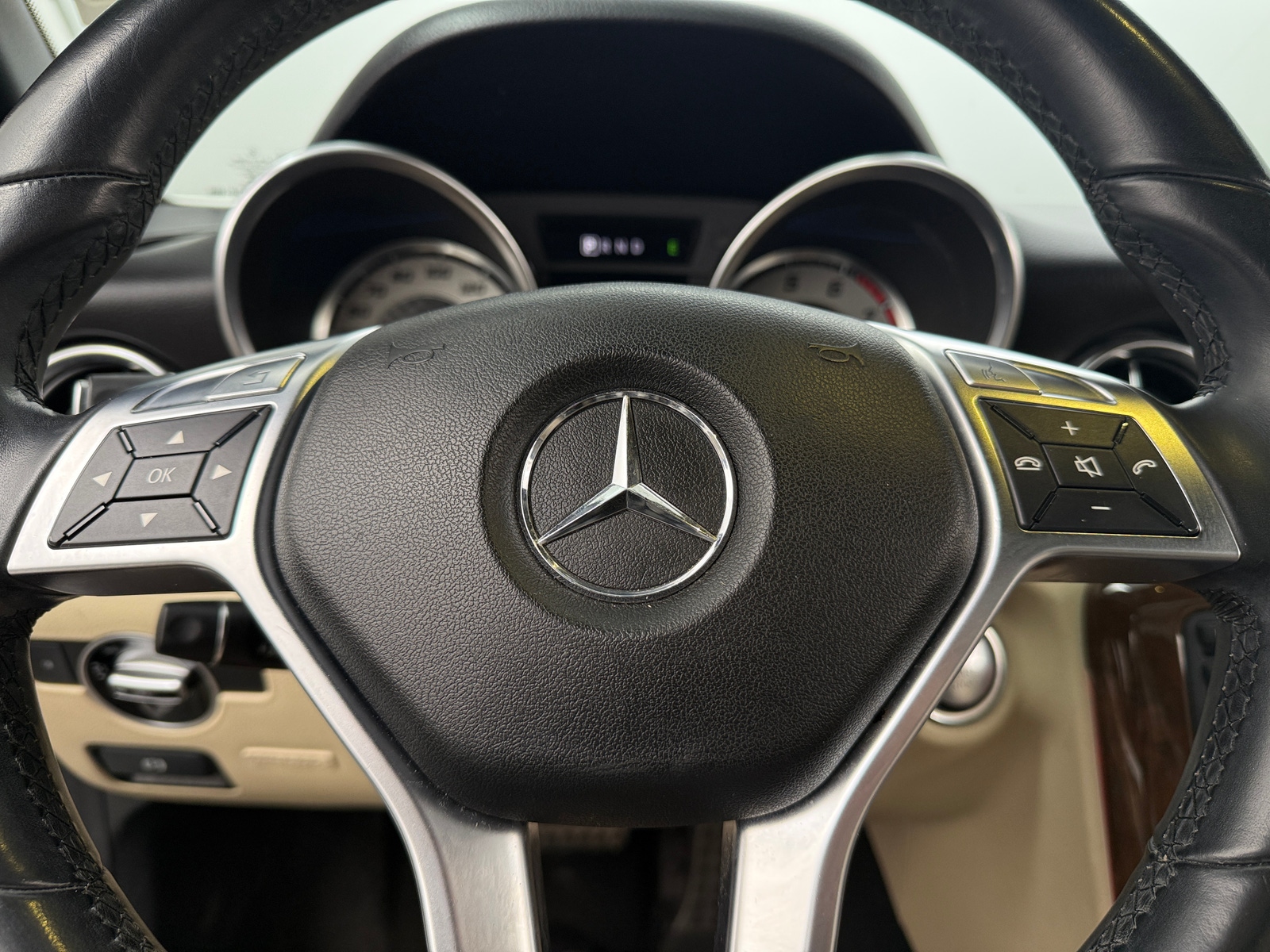 Thumbnail: 2015 Mercedes-Benz SLK - 4