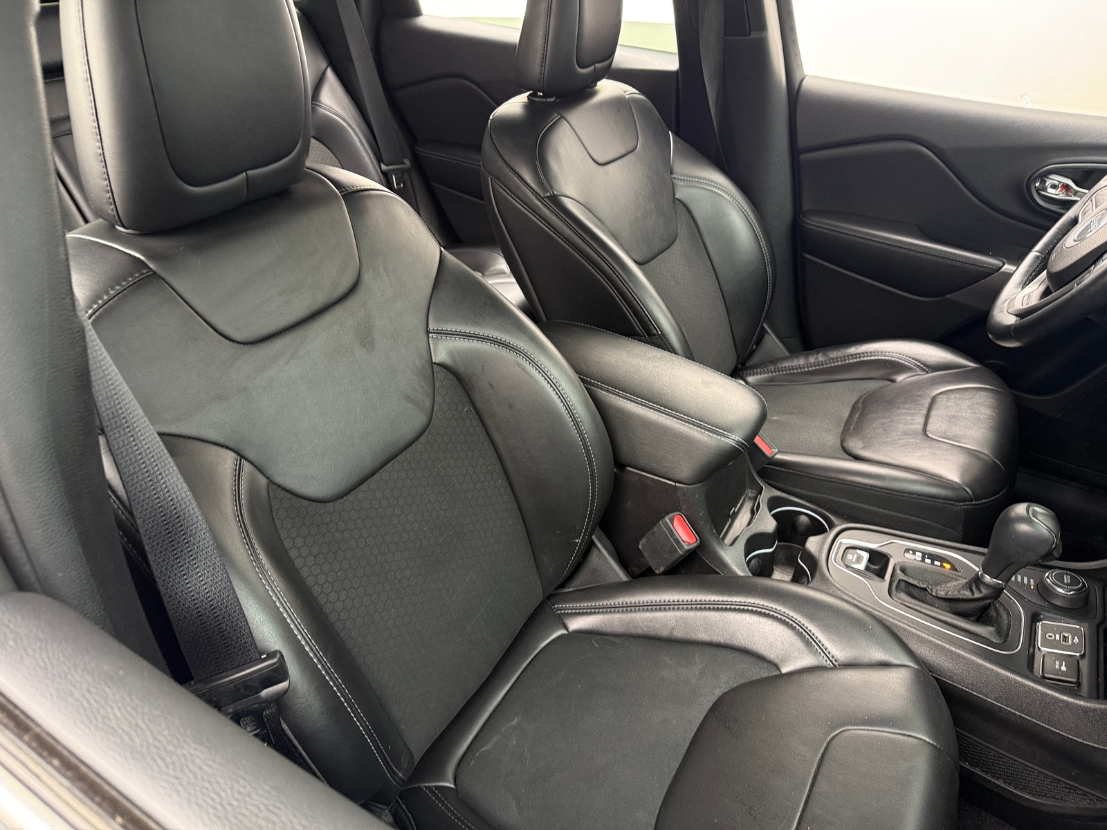 Thumbnail: 2019 Jeep Cherokee - 2