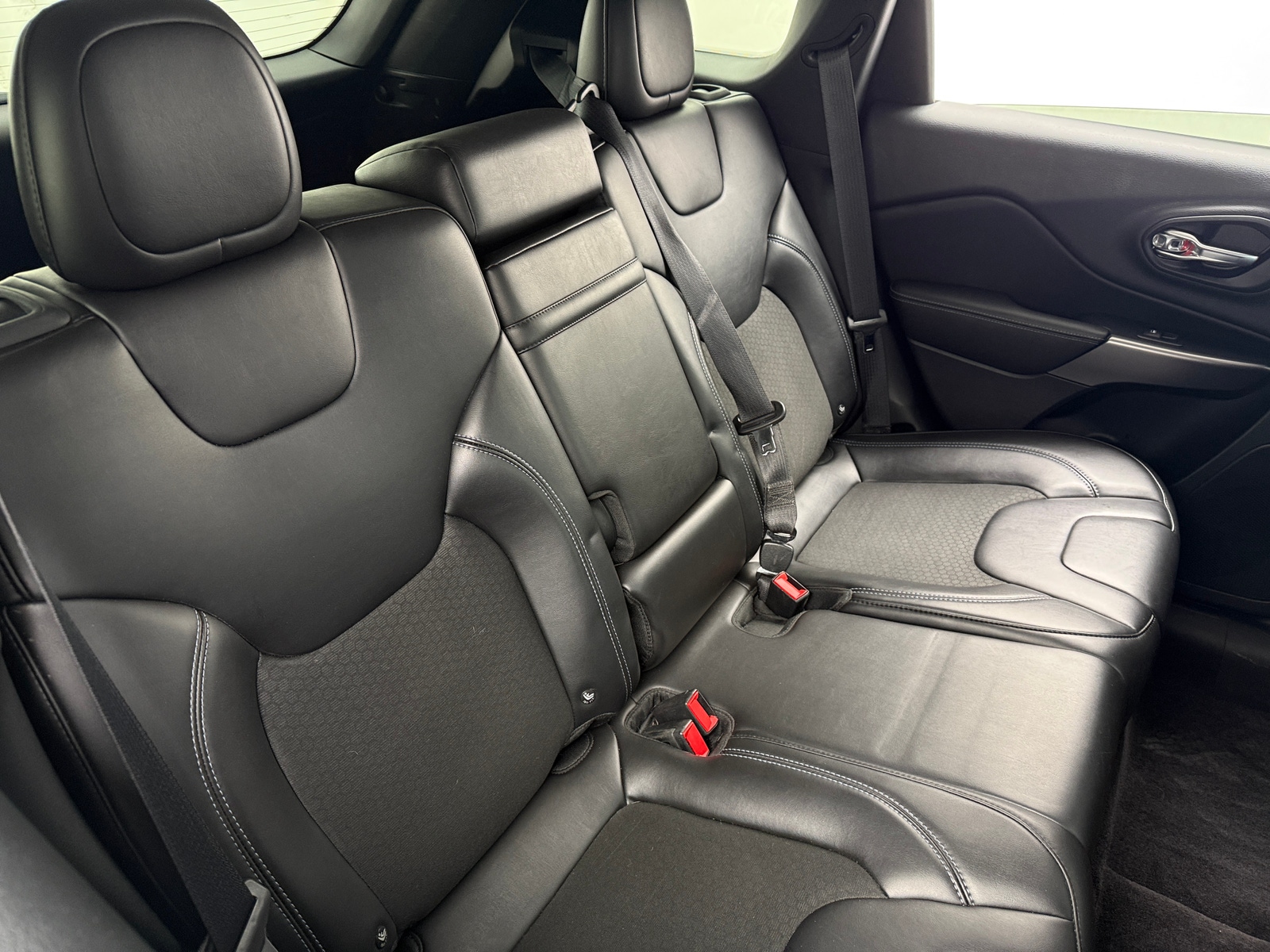 Thumbnail: 2019 Jeep Cherokee - 6