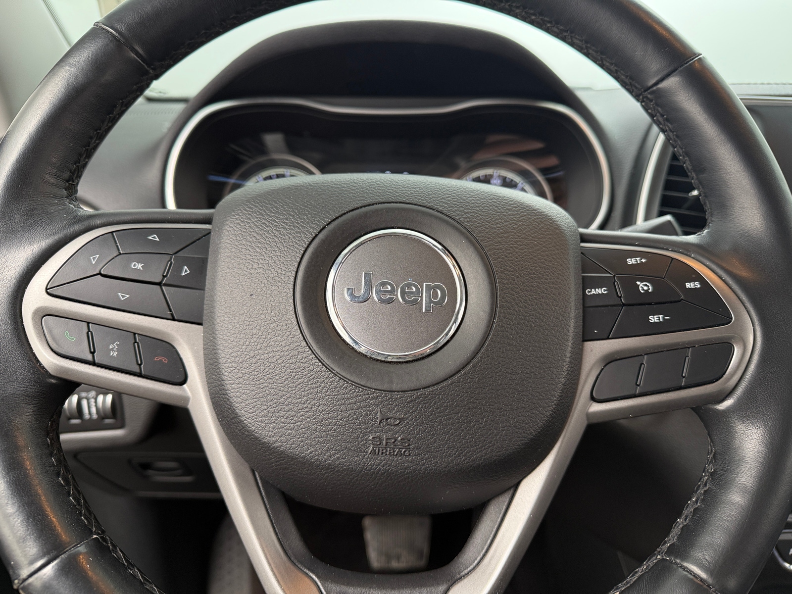 Thumbnail: 2019 Jeep Cherokee - 5