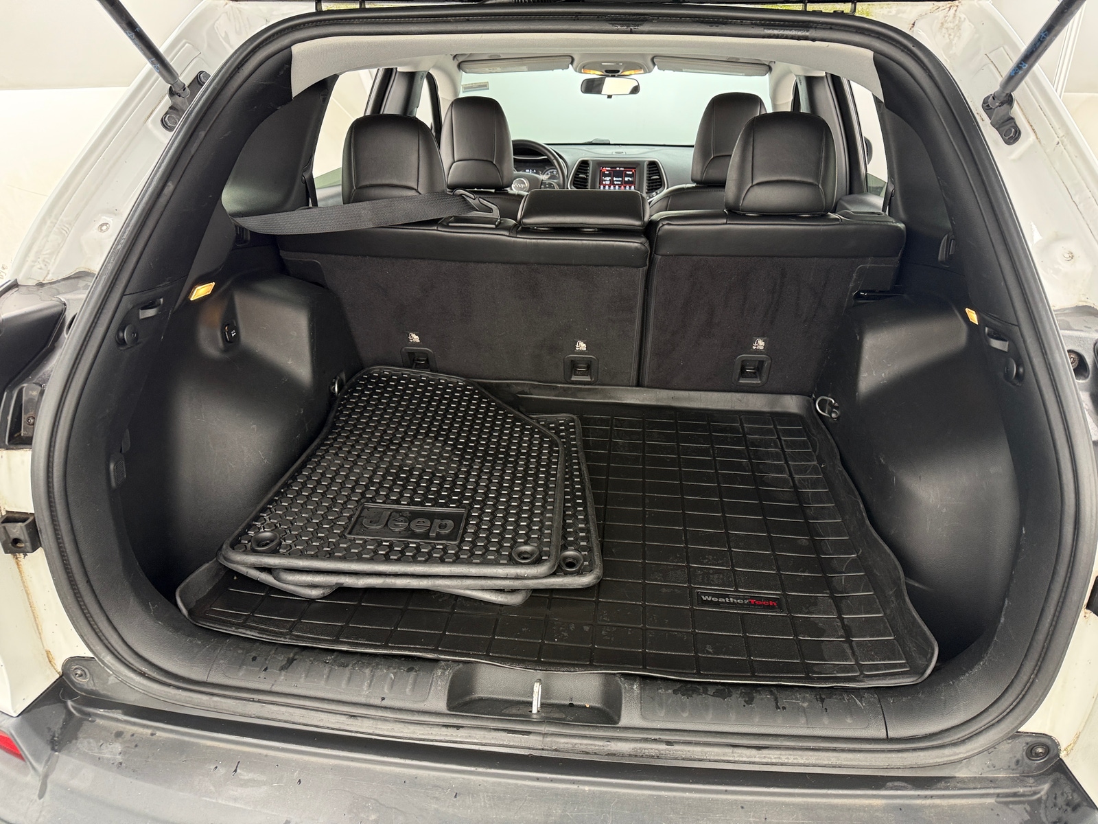 Thumbnail: 2019 Jeep Cherokee - 7