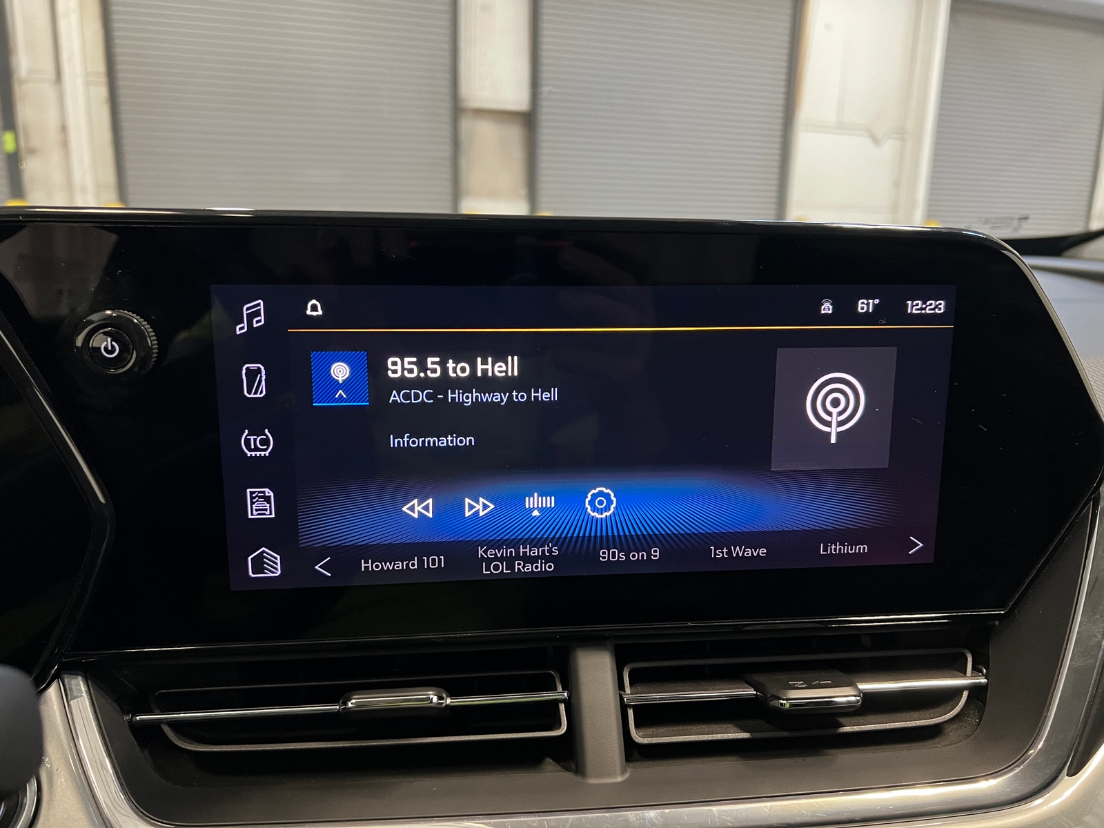 Thumbnail: 2025 Chevrolet Trax - 4