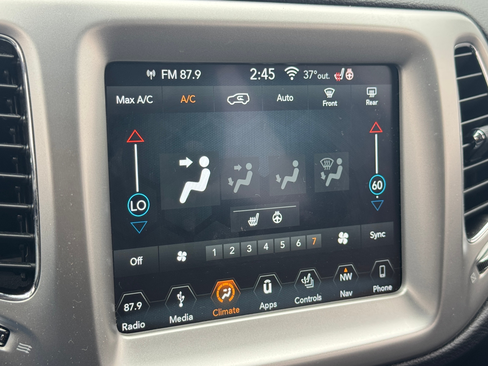 Thumbnail: 2018 Jeep Compass - 3