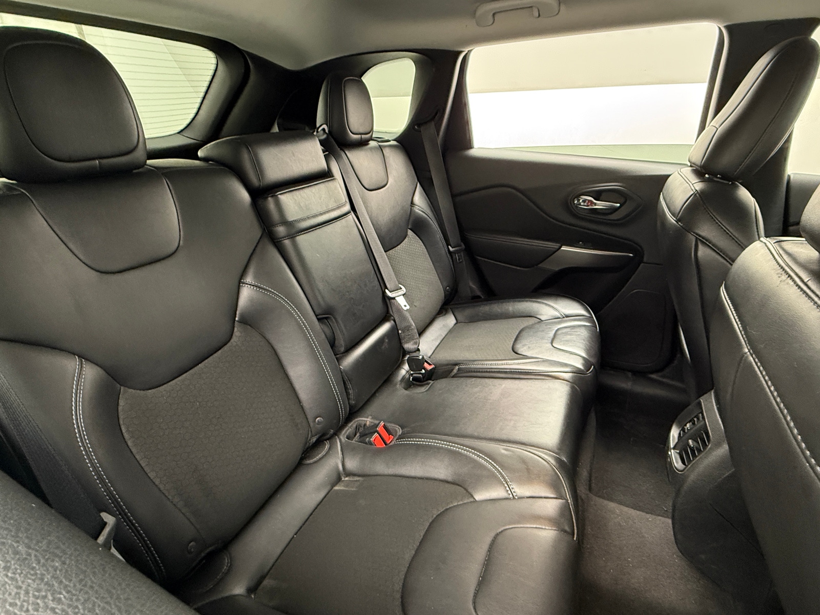 Thumbnail: 2019 Jeep Cherokee - 6