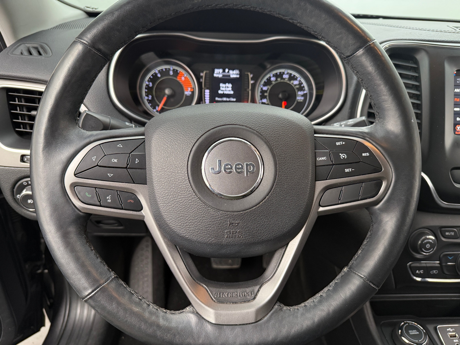 Thumbnail: 2019 Jeep Cherokee - 5