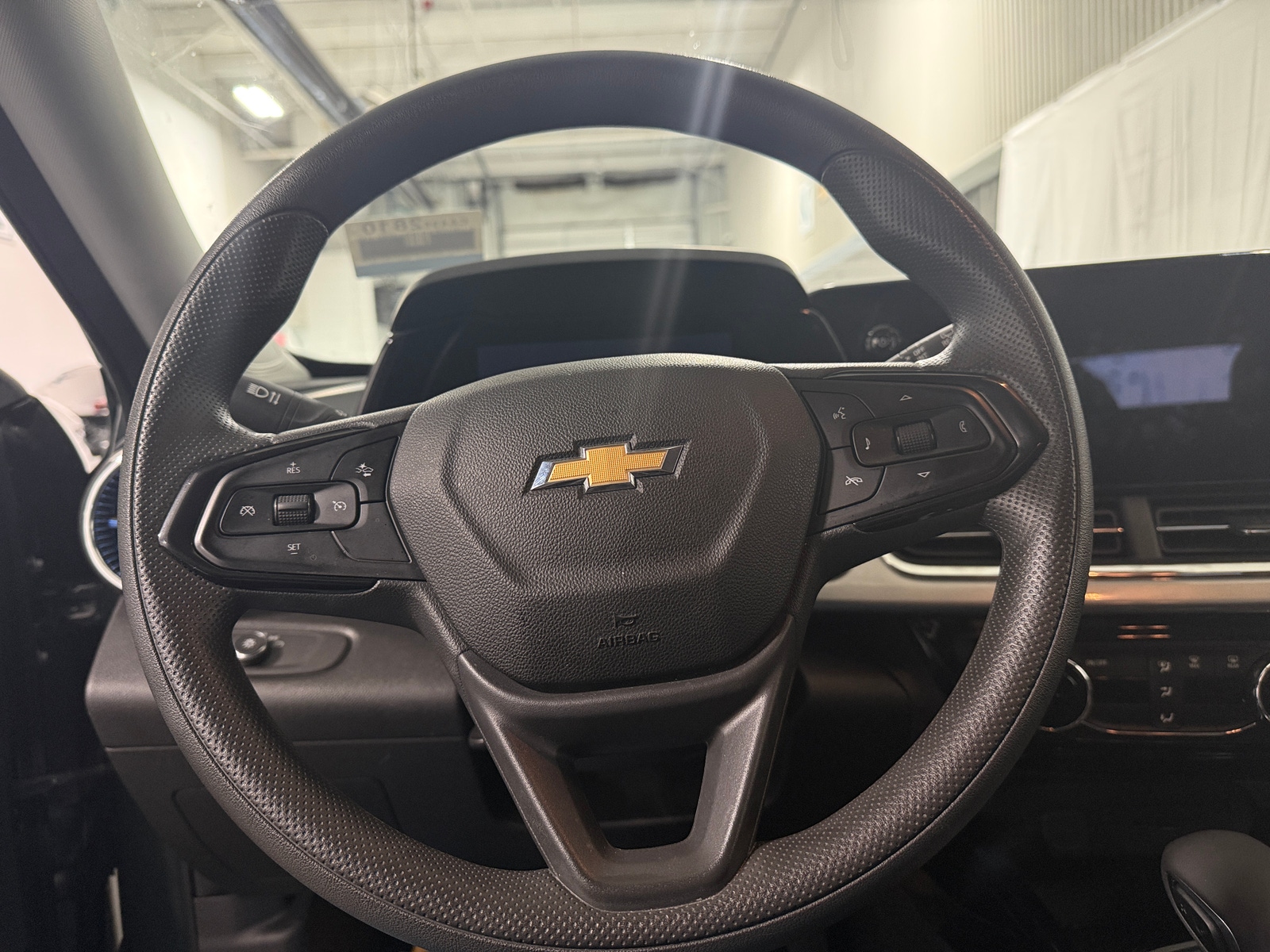 Thumbnail: 2025 Chevrolet Trax - 5