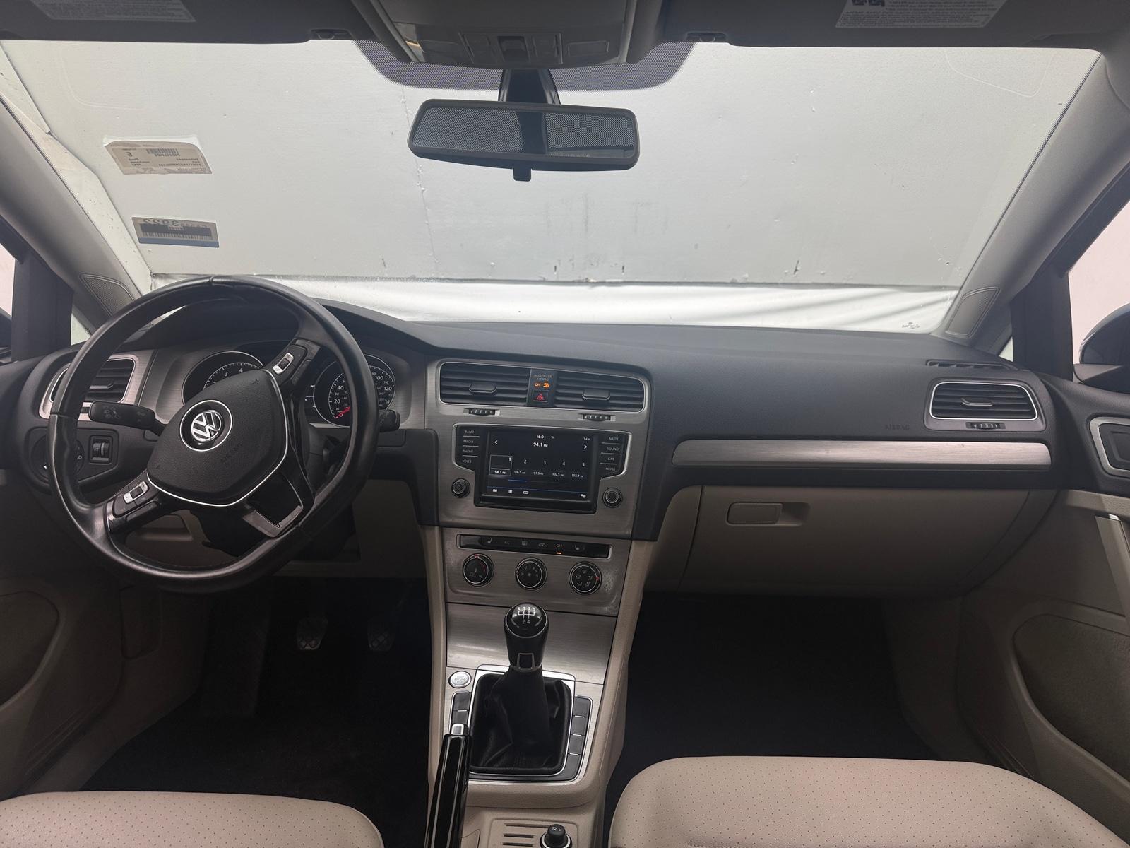 Thumbnail: 2017 Volkswagen Golf - 3