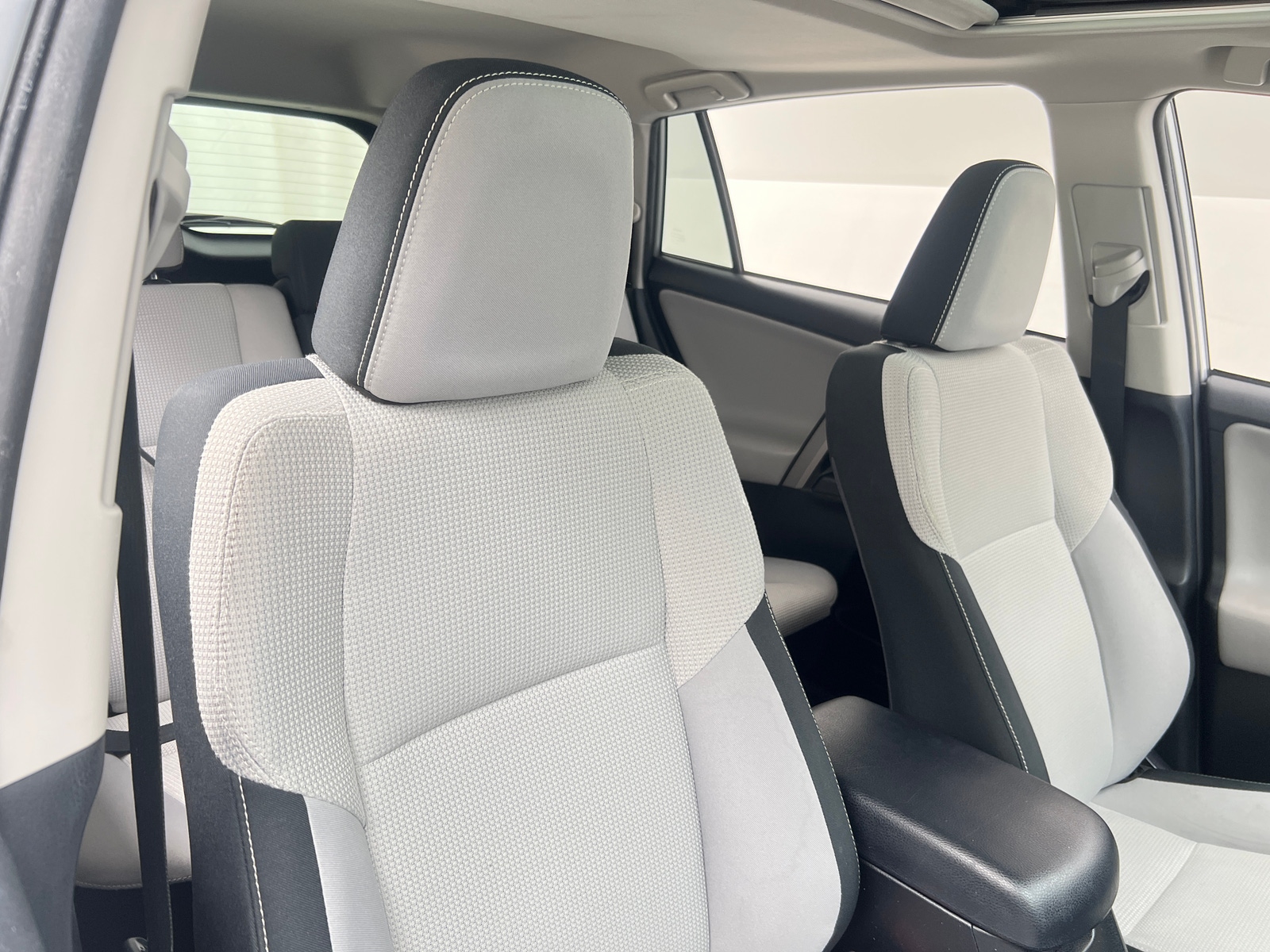 Thumbnail: 2018 Toyota RAV4 - 2