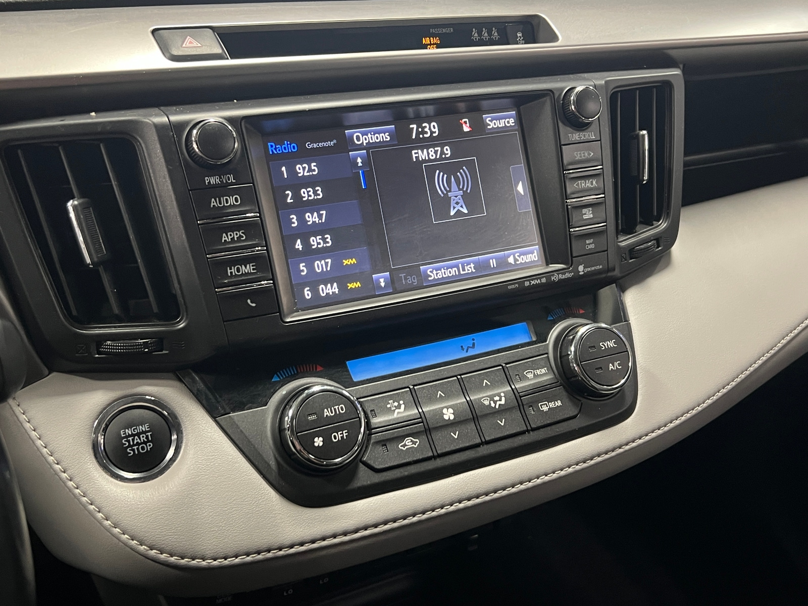 Thumbnail: 2018 Toyota RAV4 - 4