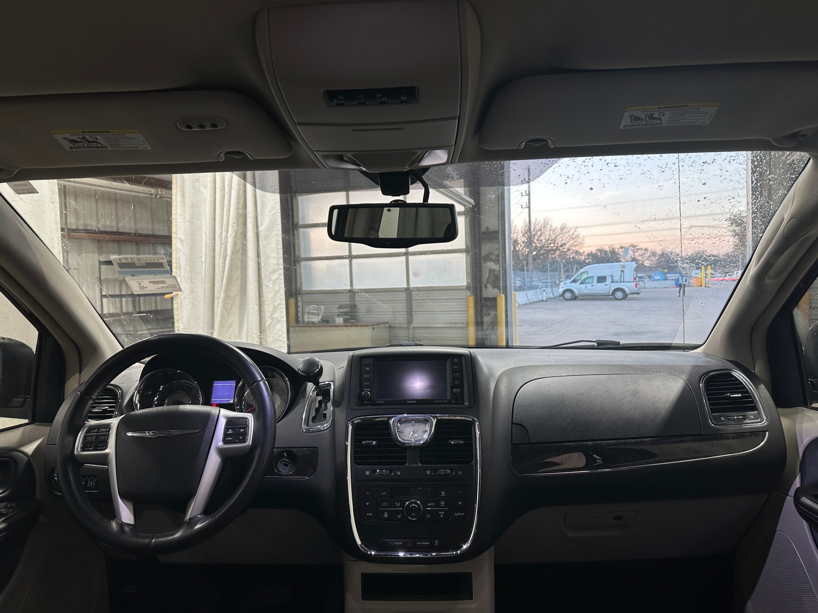 Thumbnail: 2015 Chrysler Town & Country - 2