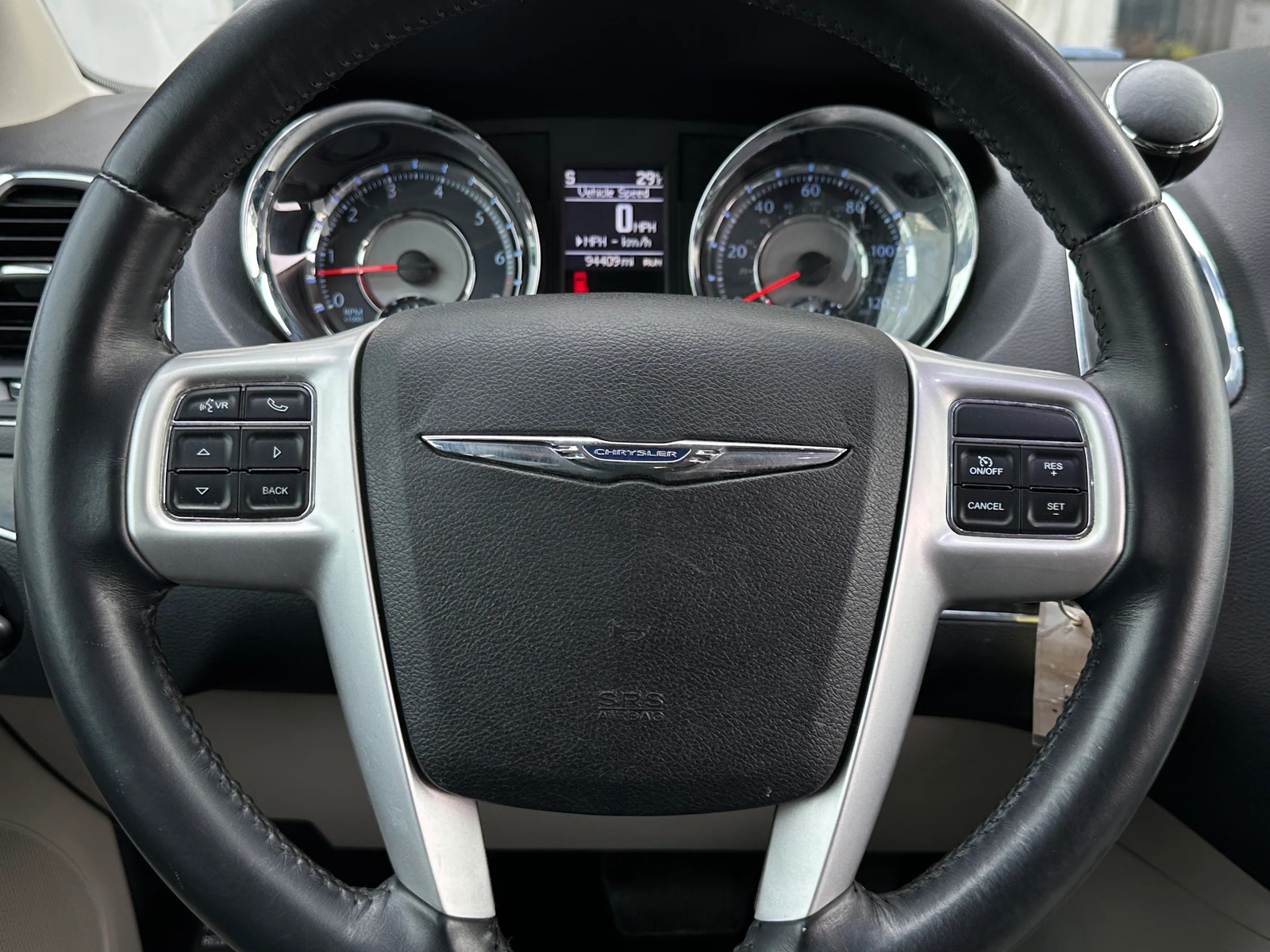 Thumbnail: 2015 Chrysler Town & Country - 4