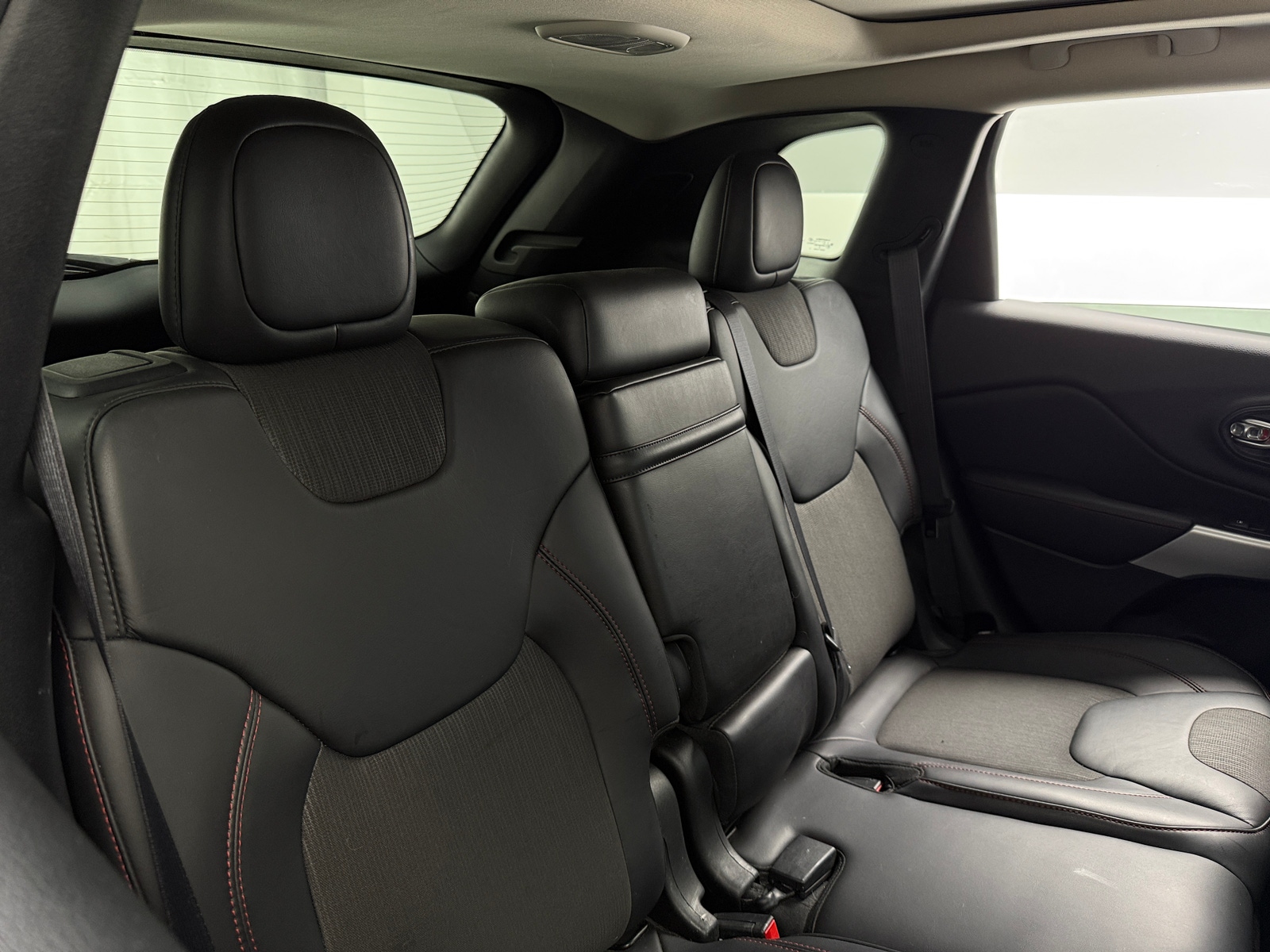 Thumbnail: 2017 Jeep Cherokee - 6