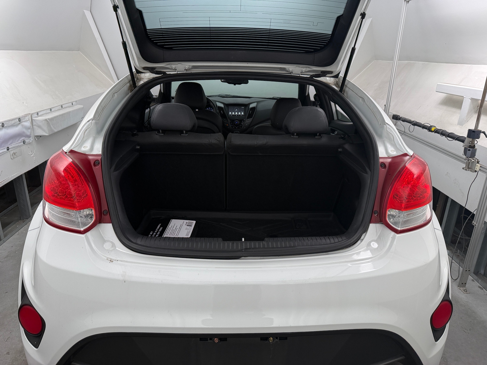 Thumbnail: 2016 Hyundai Veloster - 4