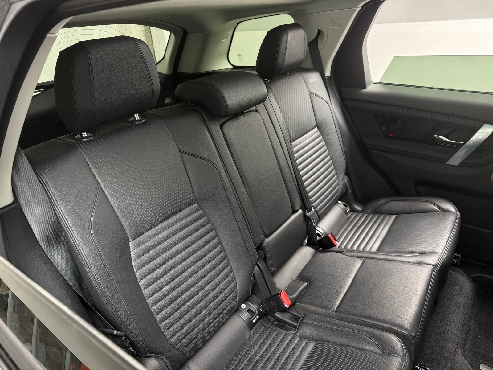 Thumbnail: 2020 Land Rover Discovery Sport - 5