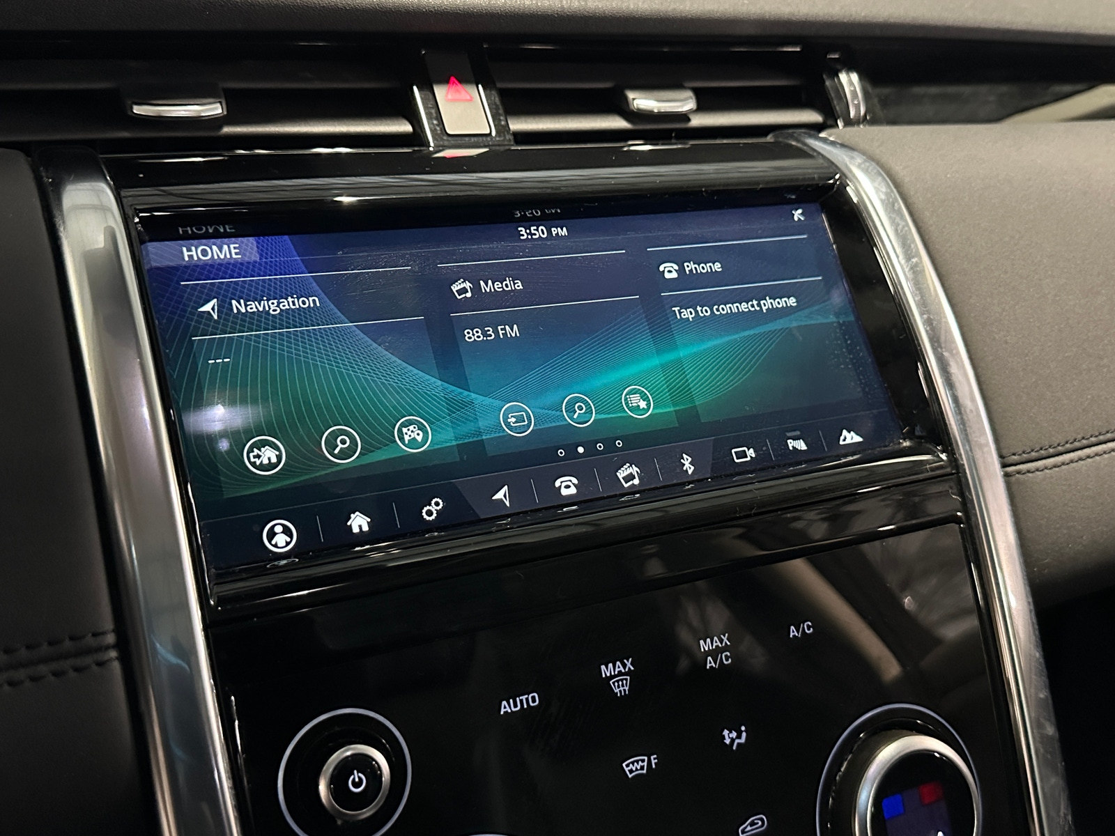 Thumbnail: 2020 Land Rover Discovery Sport - 3