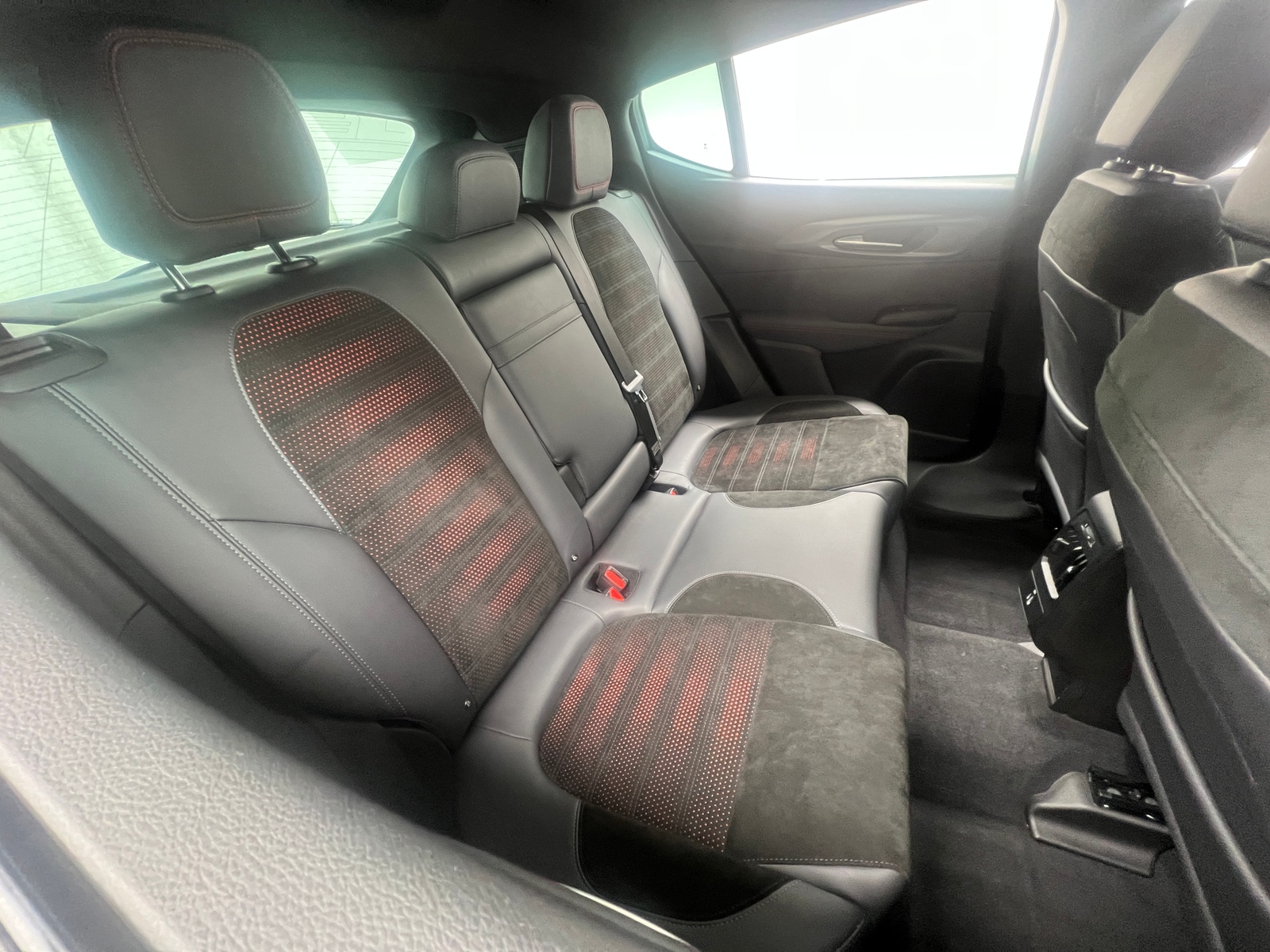 Thumbnail: 2024 Alfa Romeo Tonale - 6