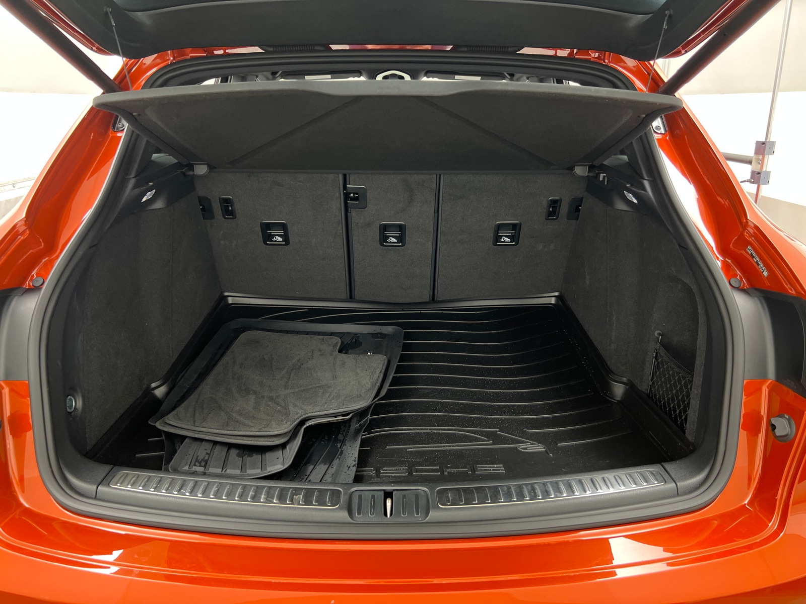 Thumbnail: 2023 Porsche Macan - 6