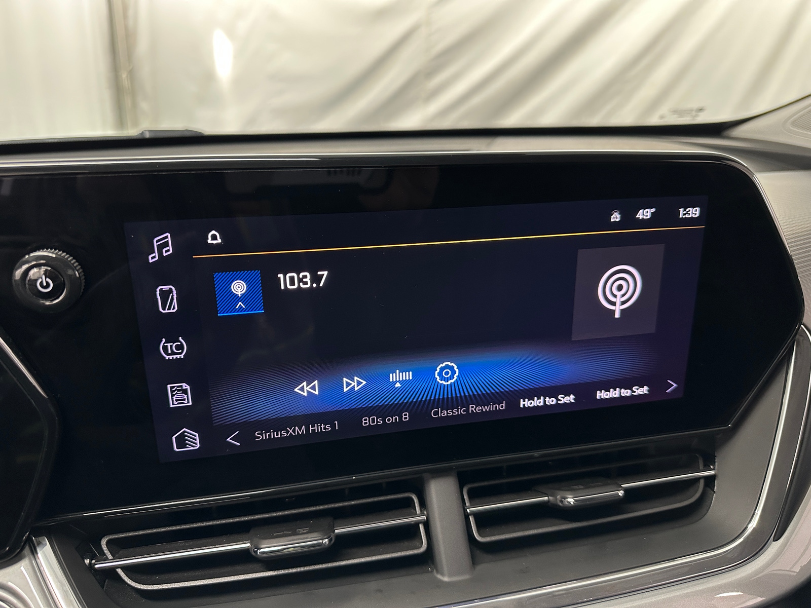 Thumbnail: 2025 Chevrolet Trax - 4