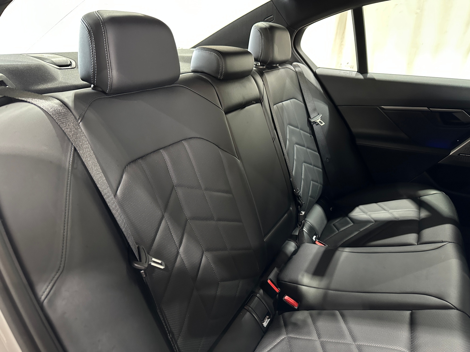 Thumbnail: 2025 BMW 5 Series - 5