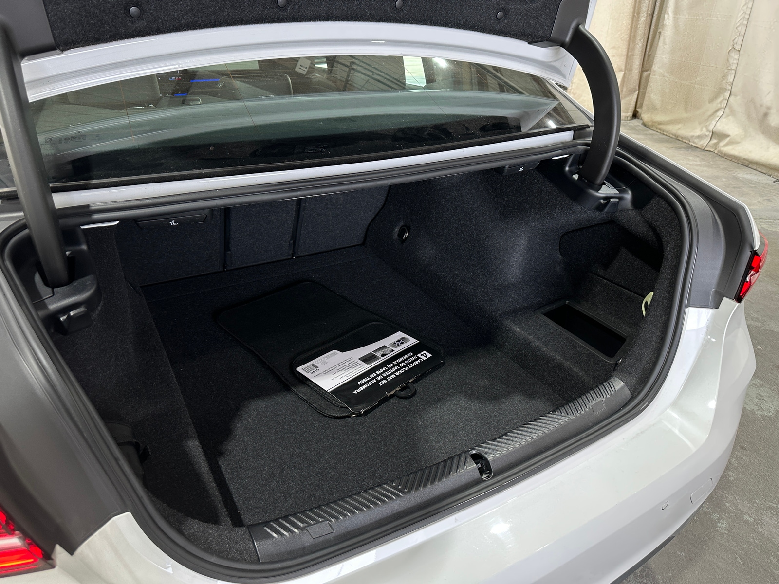 Thumbnail: 2025 BMW 5 Series - 6