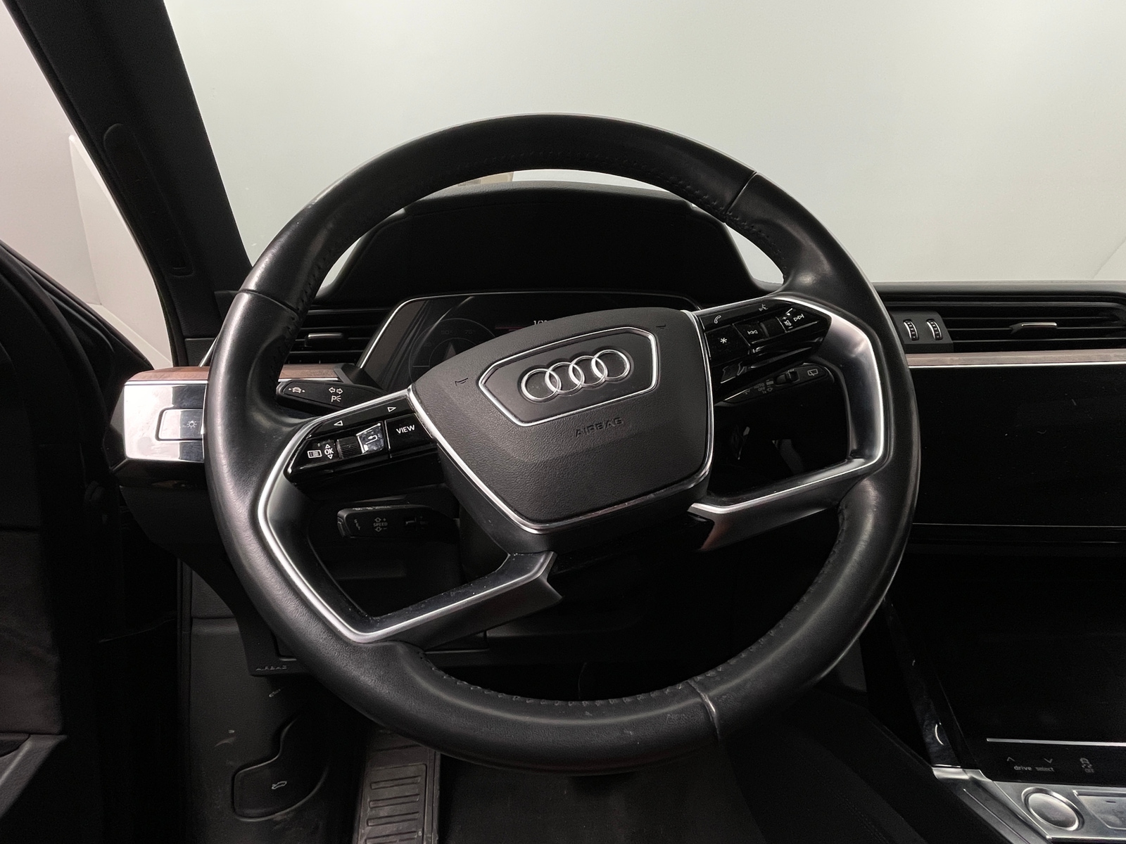 Thumbnail: 2019 Audi e-tron - 4