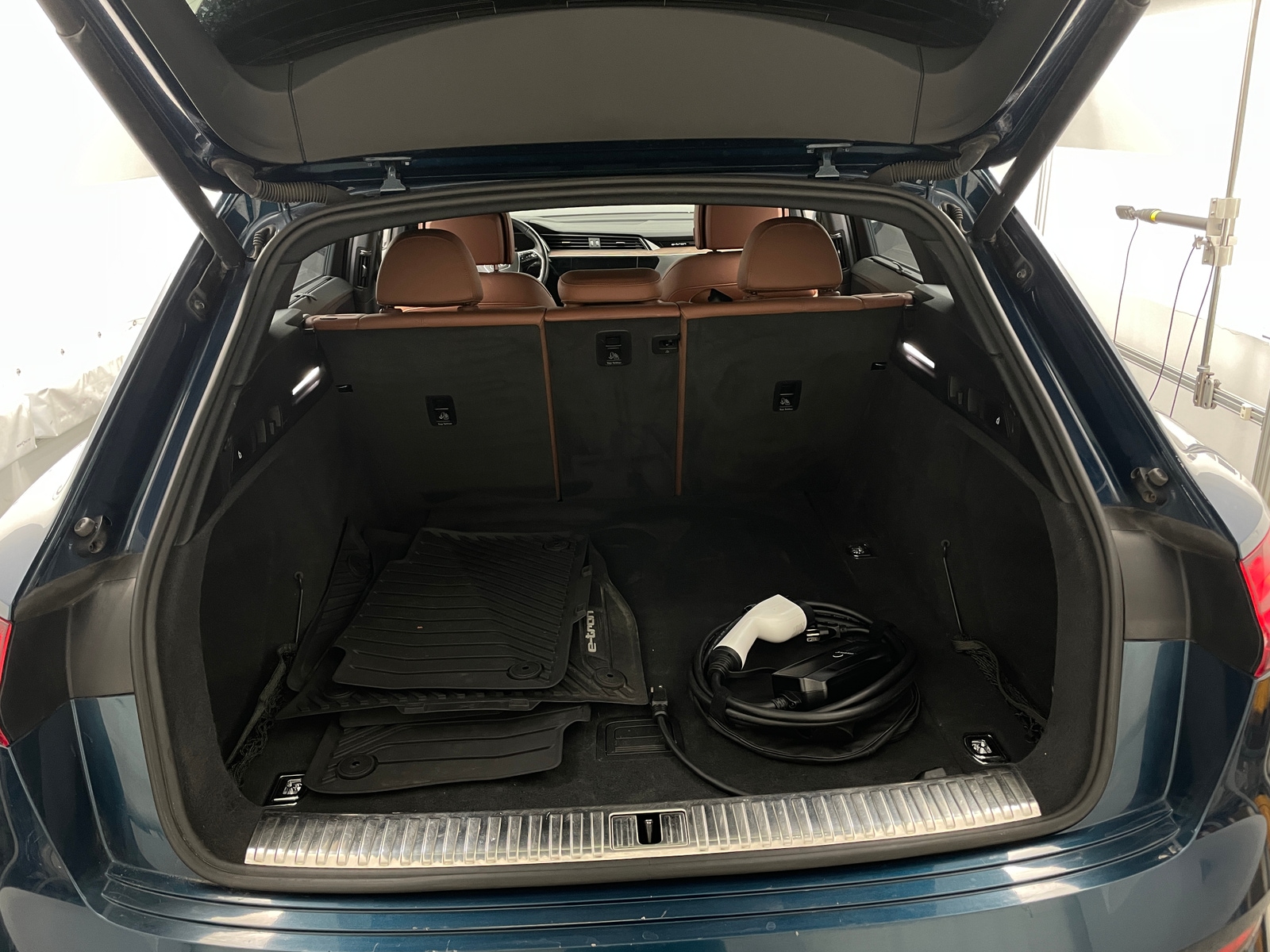 Thumbnail: 2019 Audi e-tron - 6