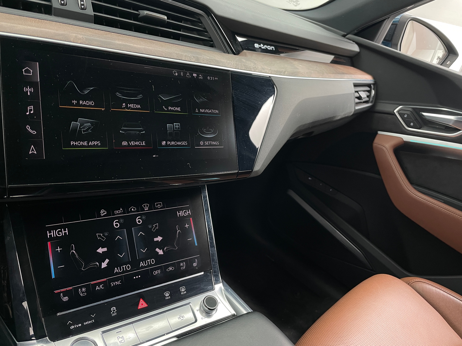 Thumbnail: 2019 Audi e-tron - 3