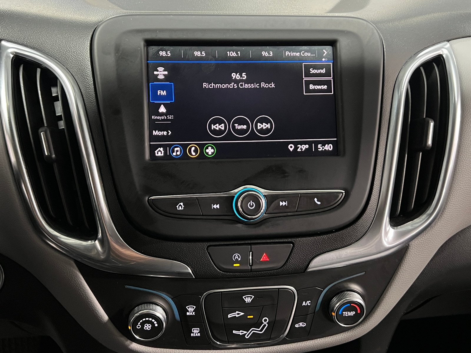 Thumbnail: 2022 Chevrolet Equinox - 4