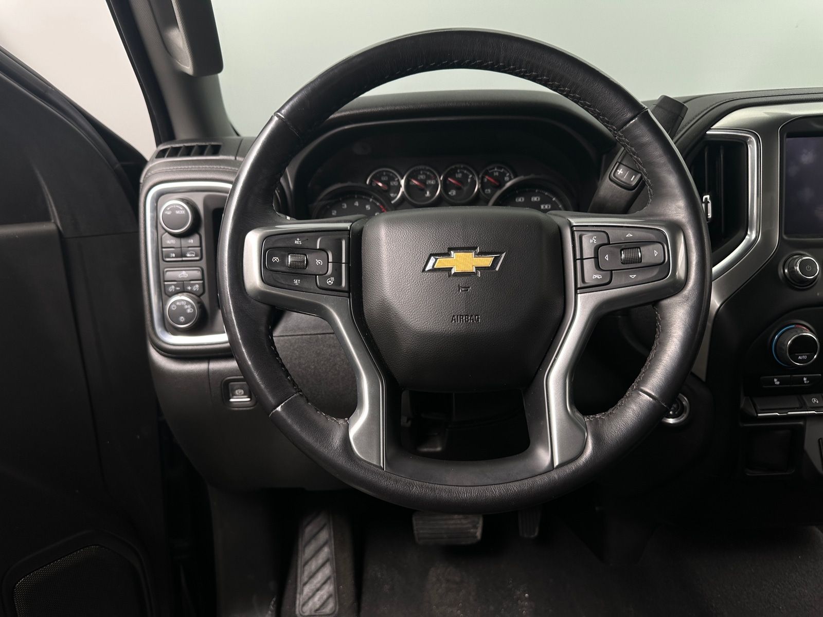 Thumbnail: 2022 Chevrolet Silverado 1500 - 5