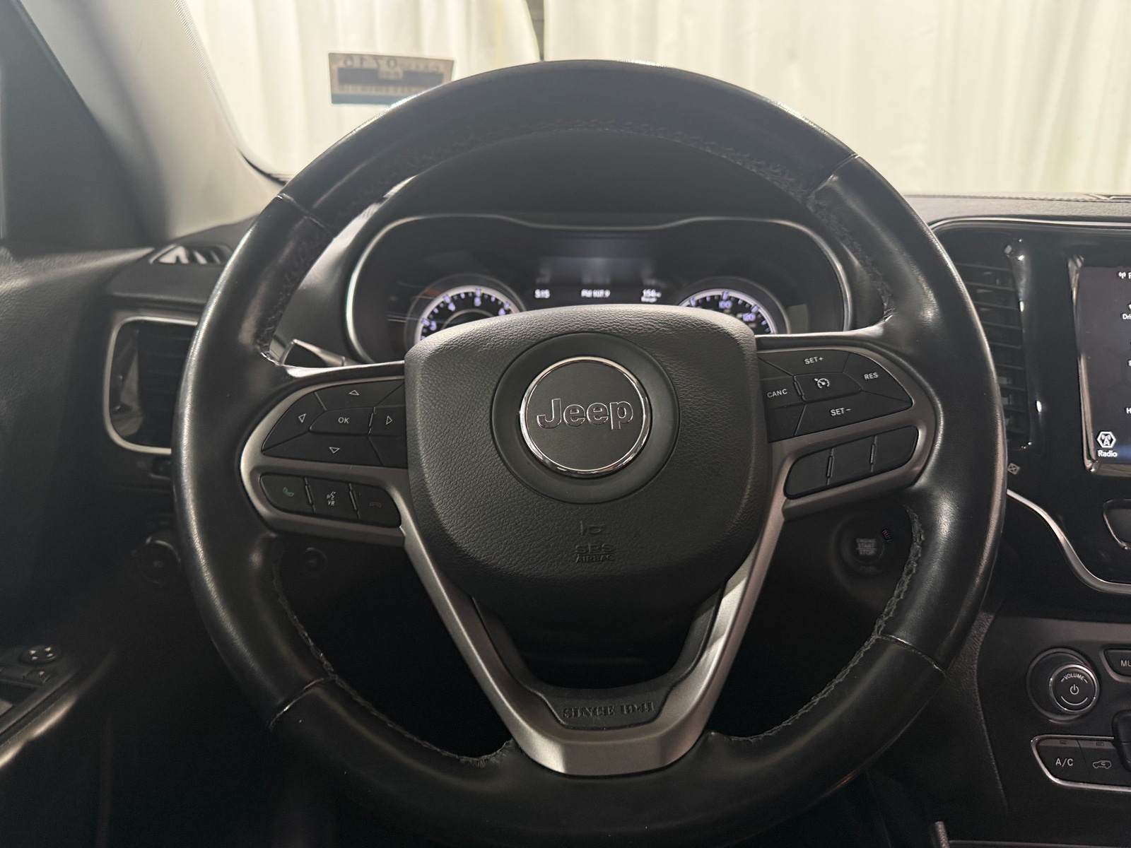 Thumbnail: 2020 Jeep Cherokee - 4