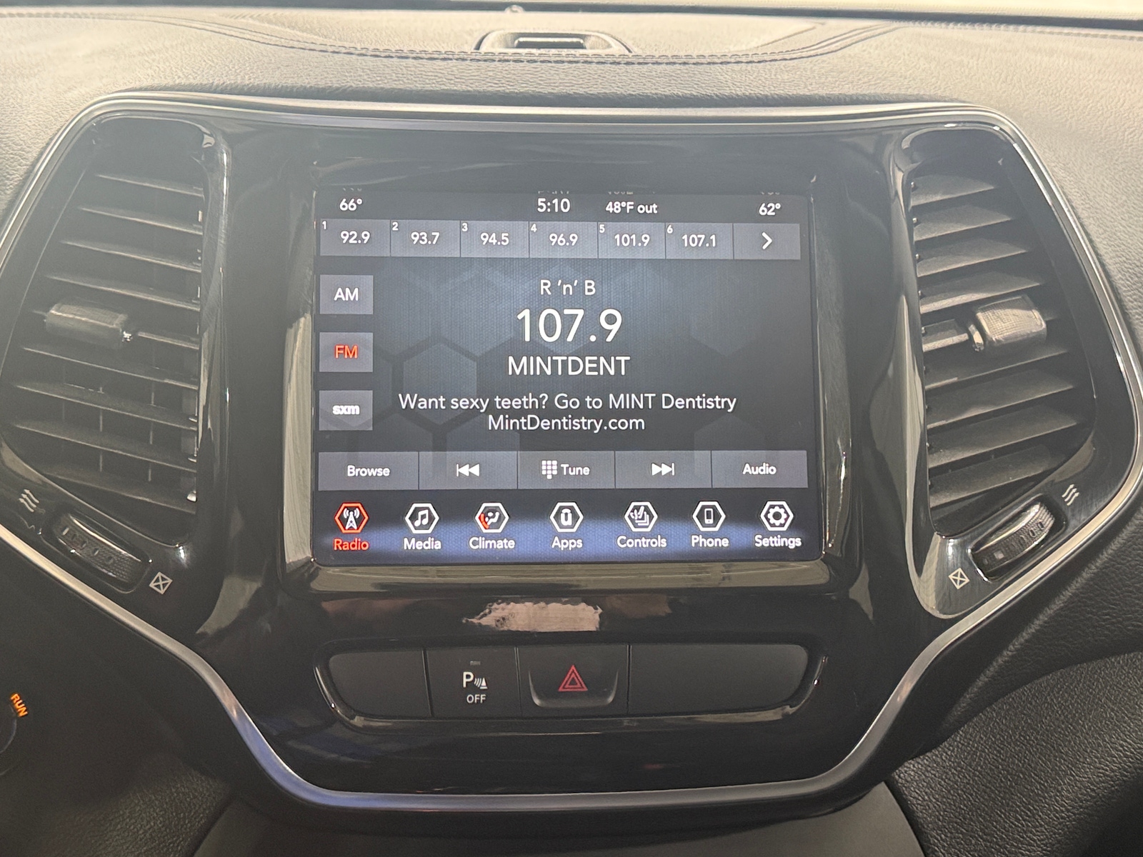 Thumbnail: 2020 Jeep Cherokee - 3